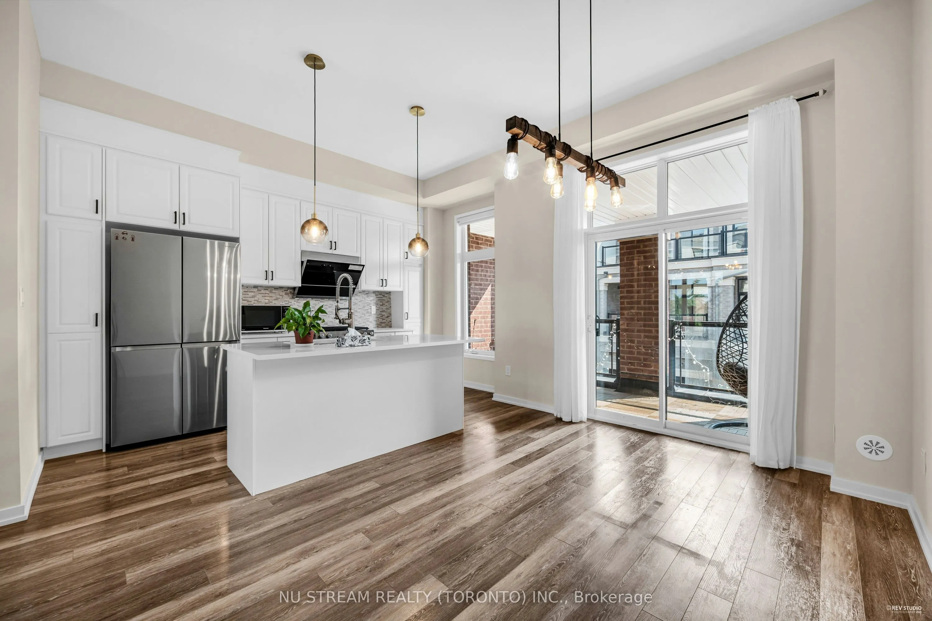 4 Pantheon Lane