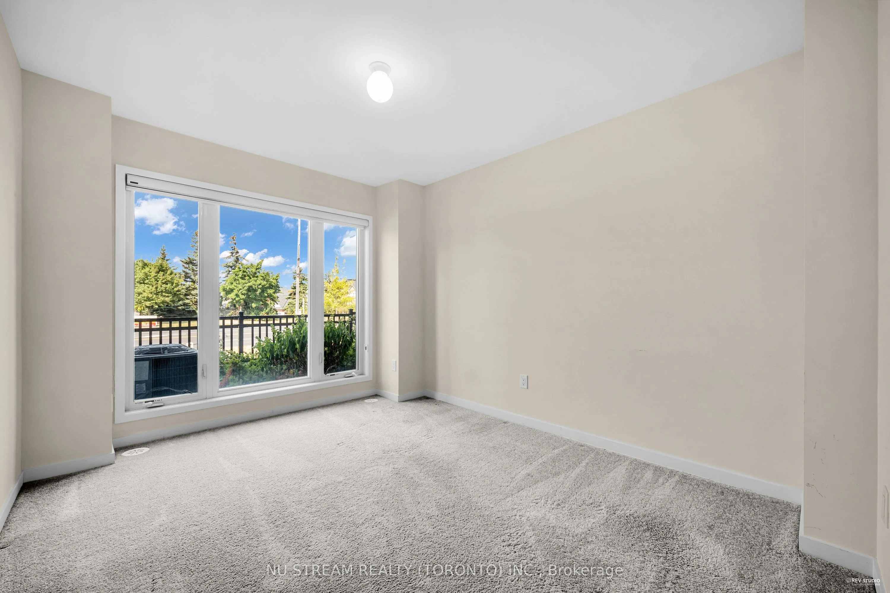 4 Pantheon Lane