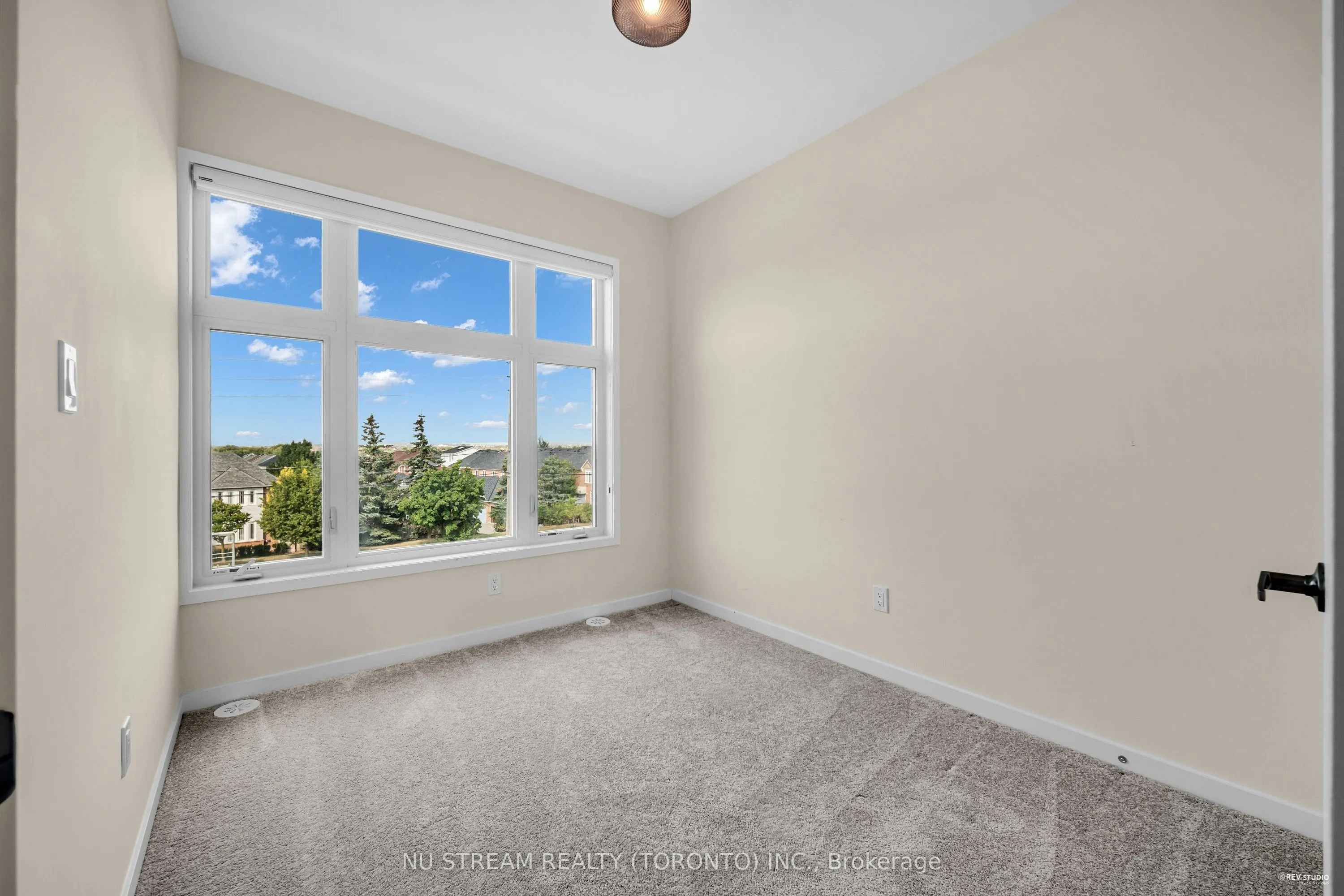 4 Pantheon Lane