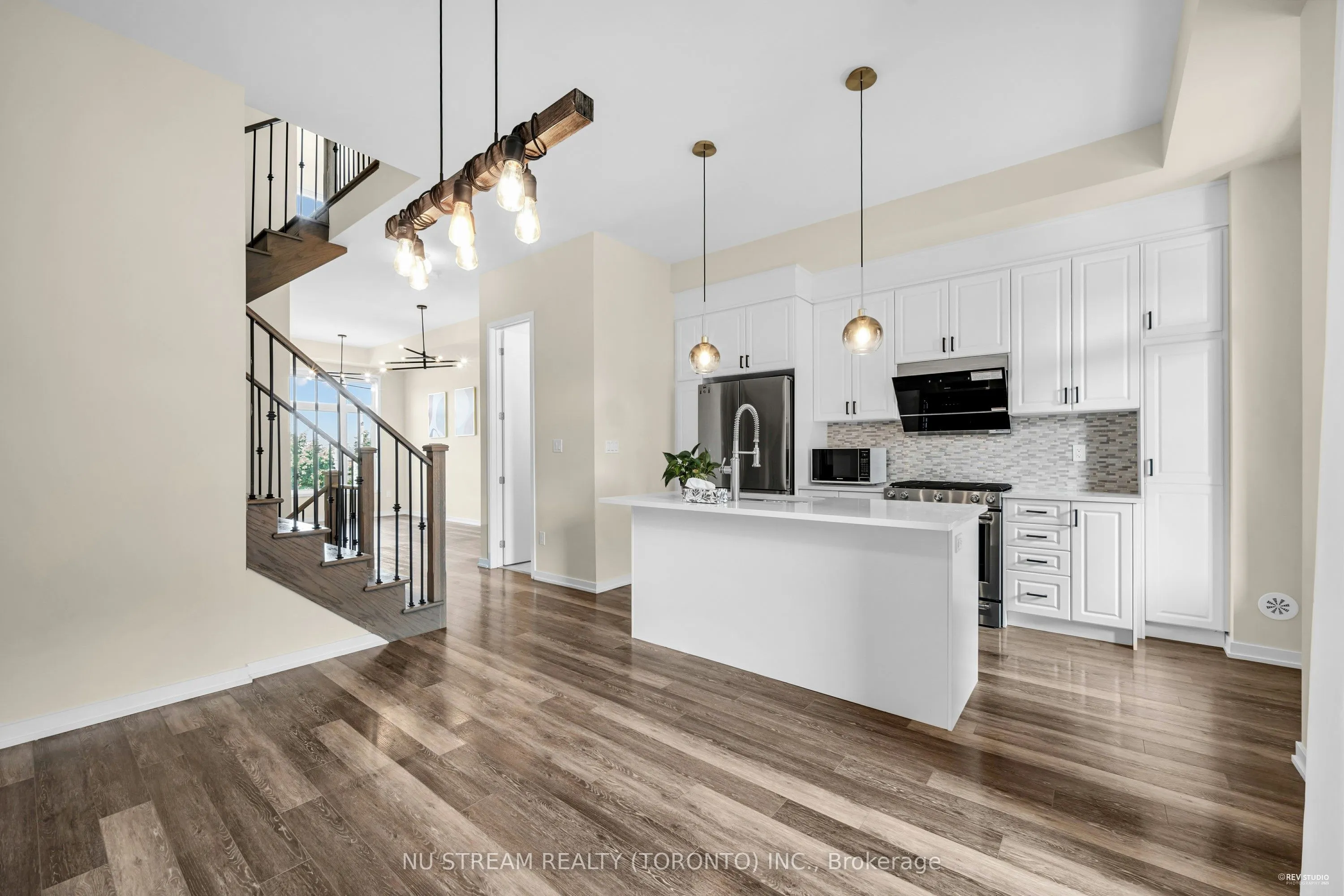 4 Pantheon Lane