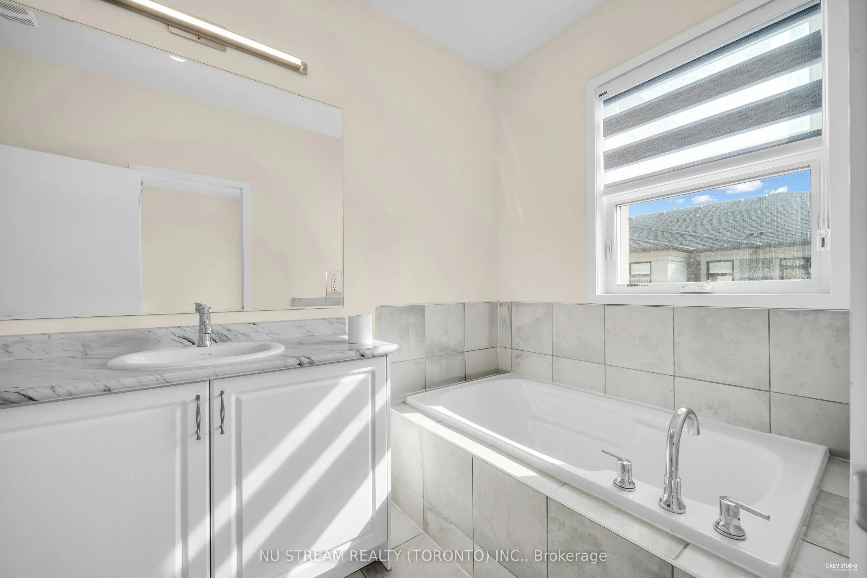 4 Pantheon Lane