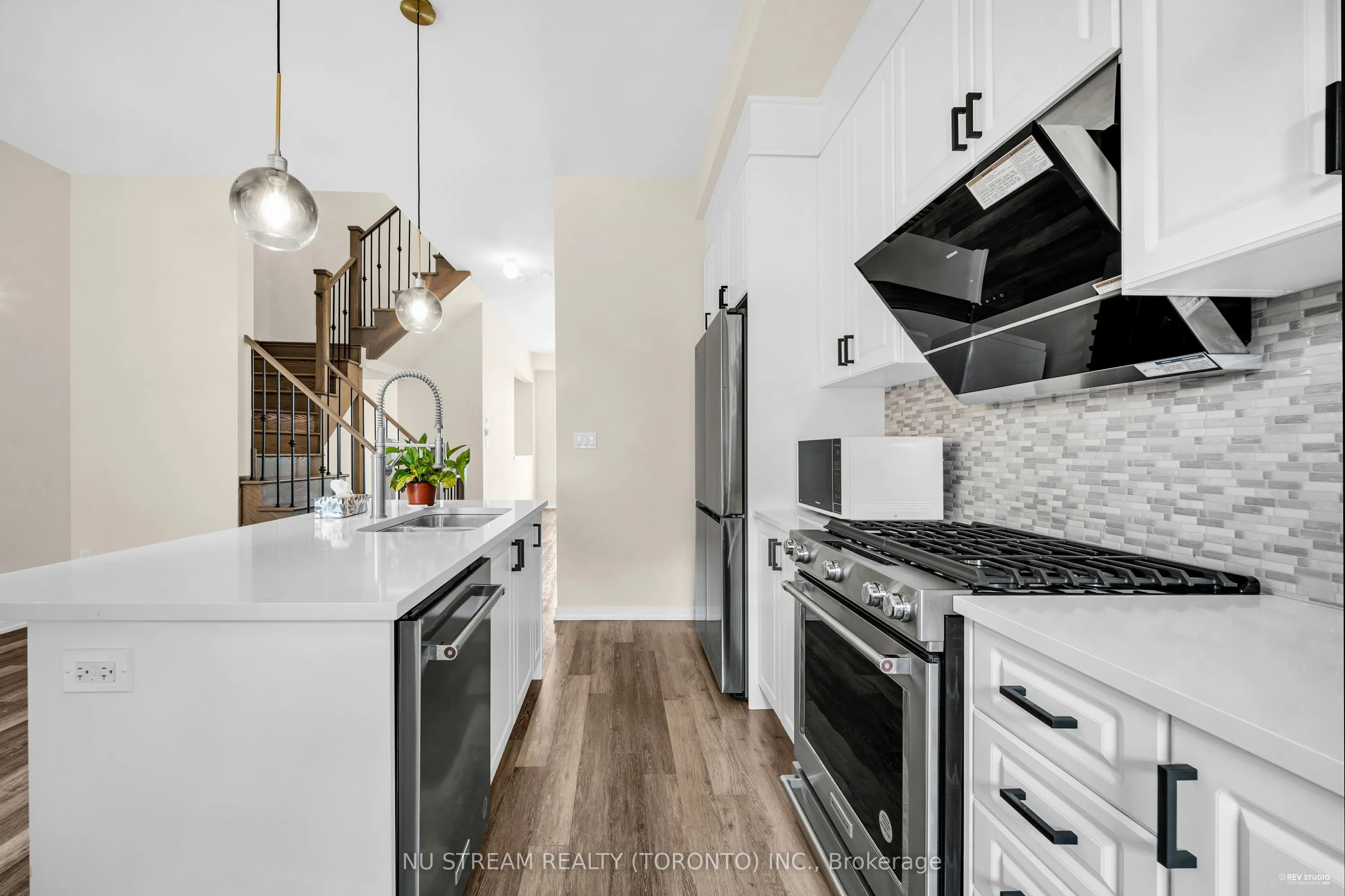 4 Pantheon Lane