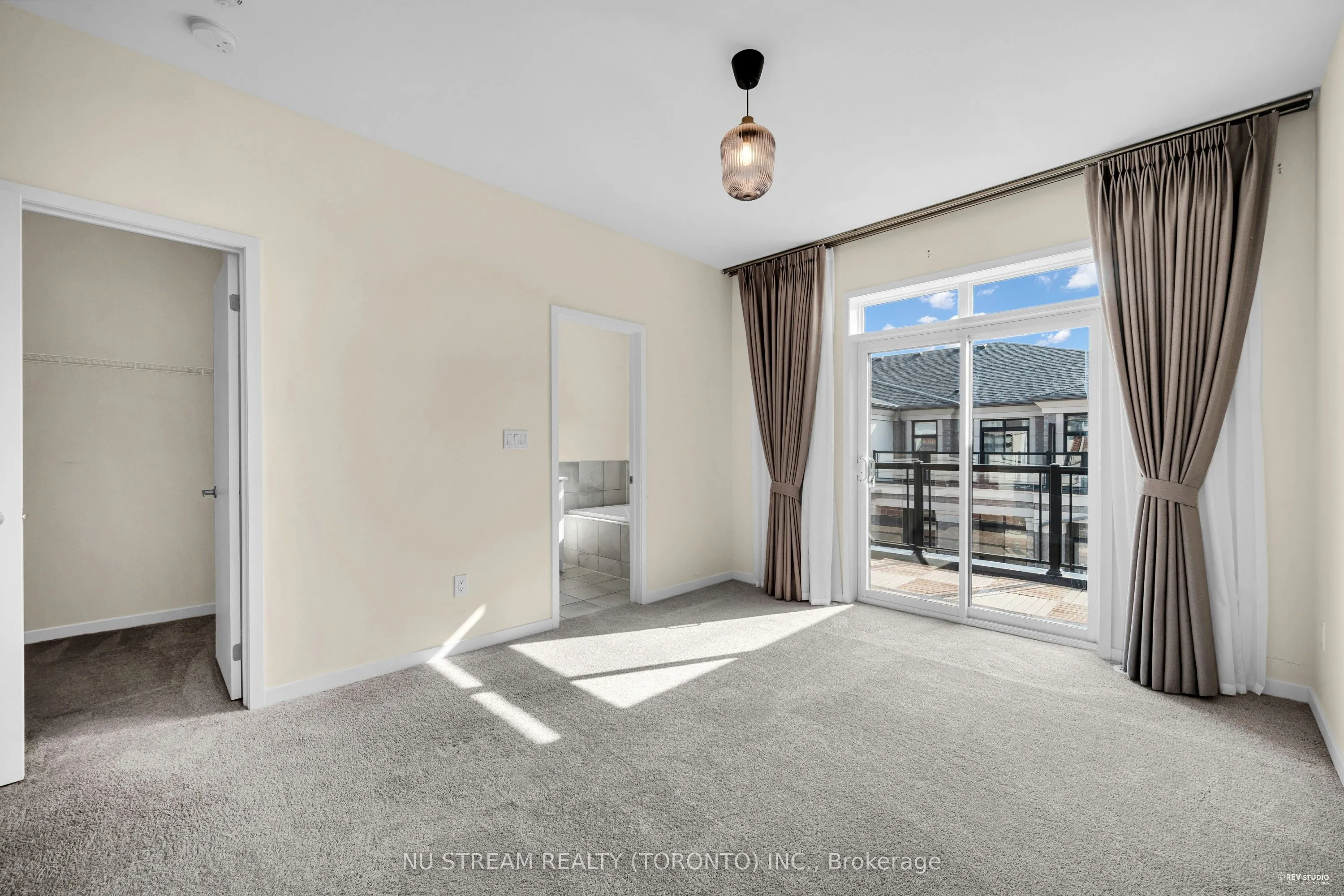 4 Pantheon Lane