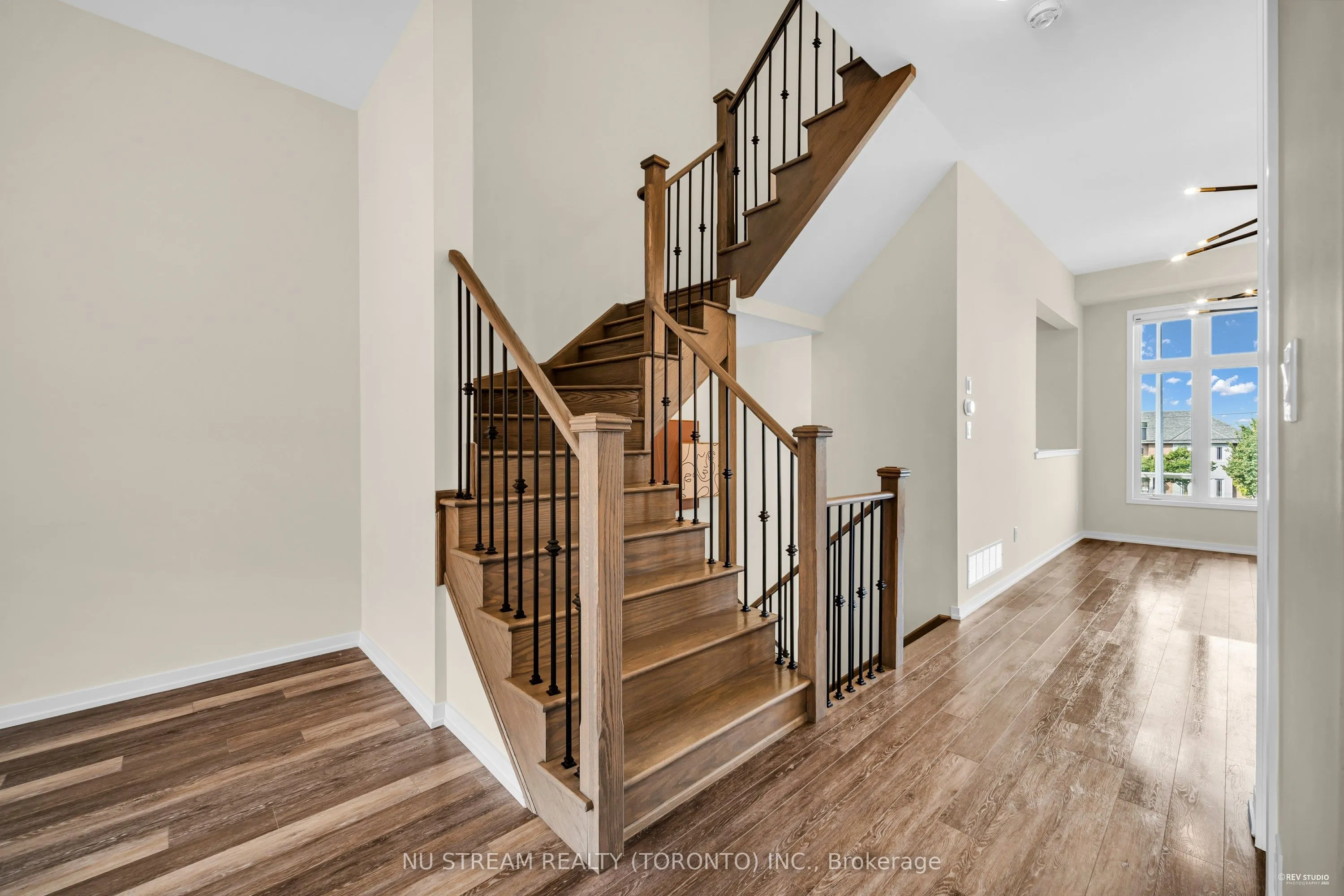 4 Pantheon Lane