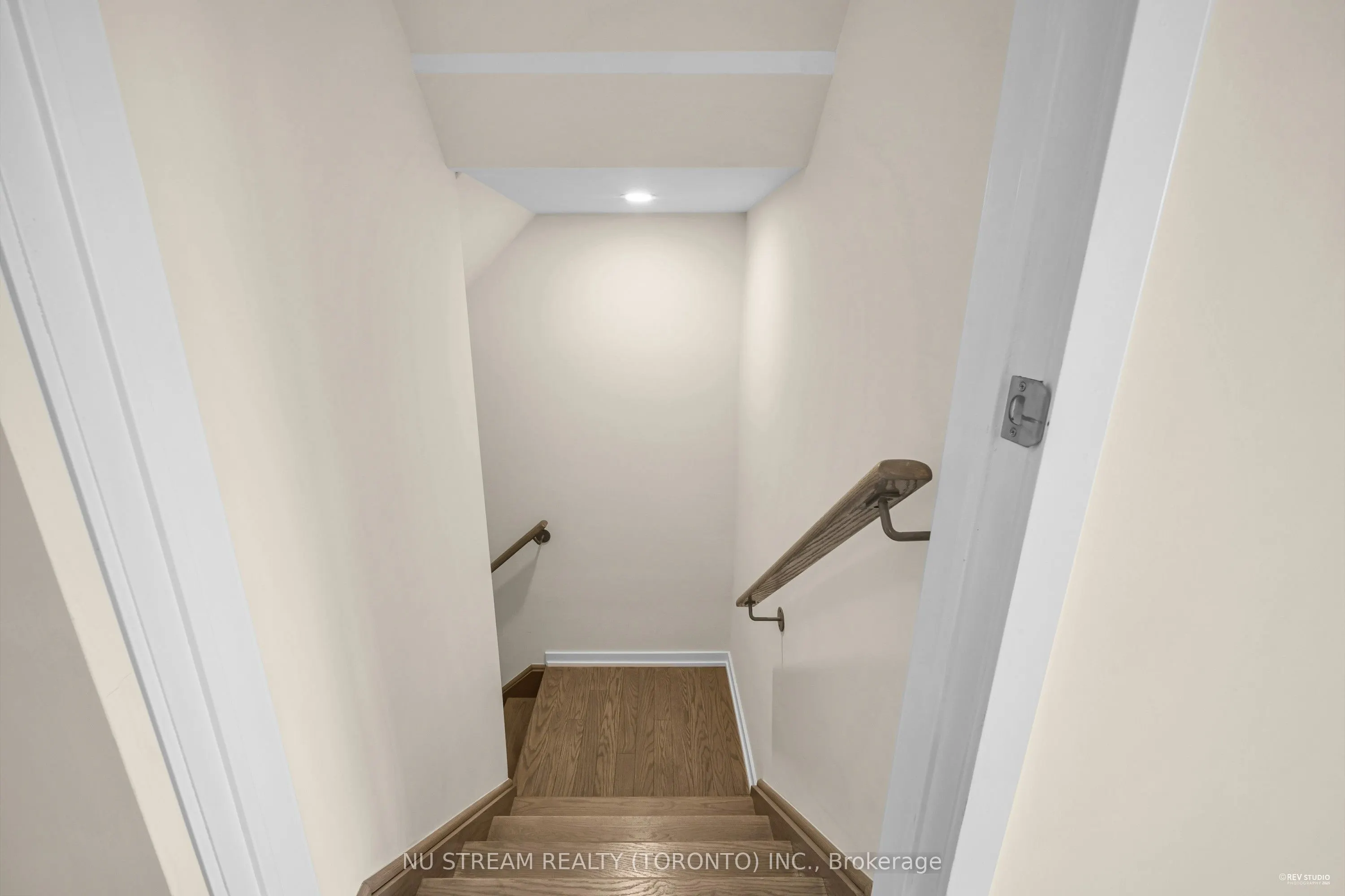 4 Pantheon Lane