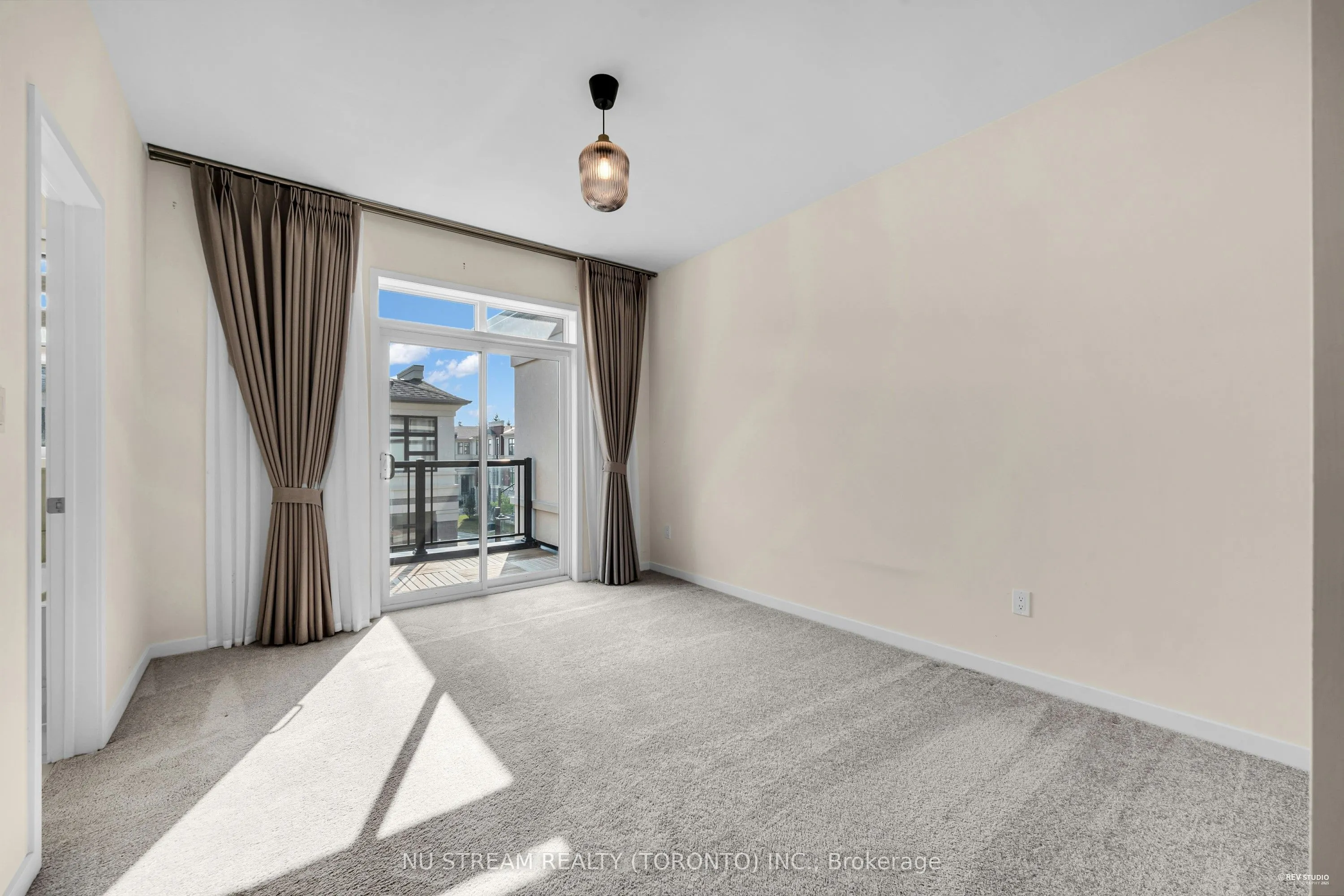 4 Pantheon Lane