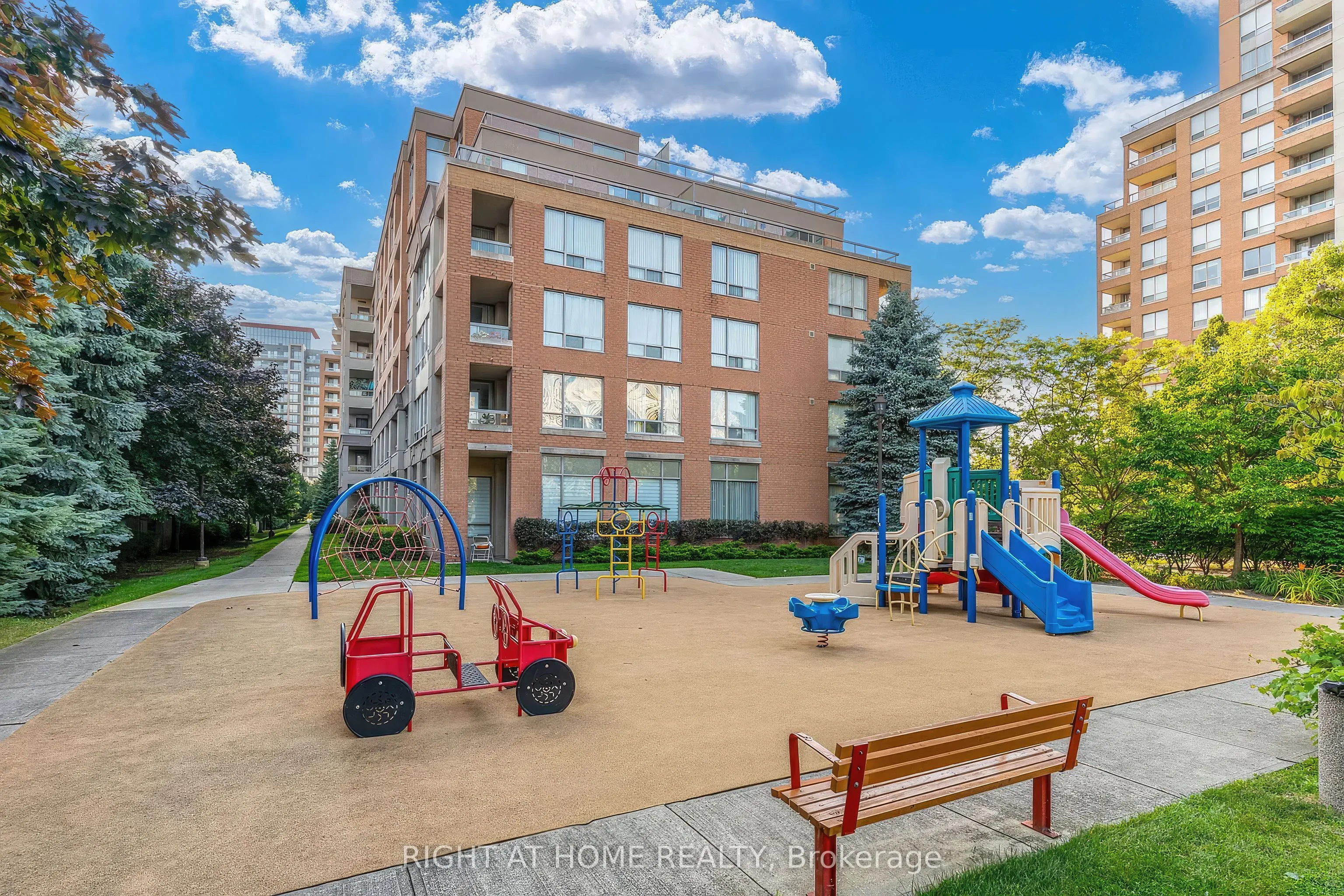19 Northern Heights Drive, #404
