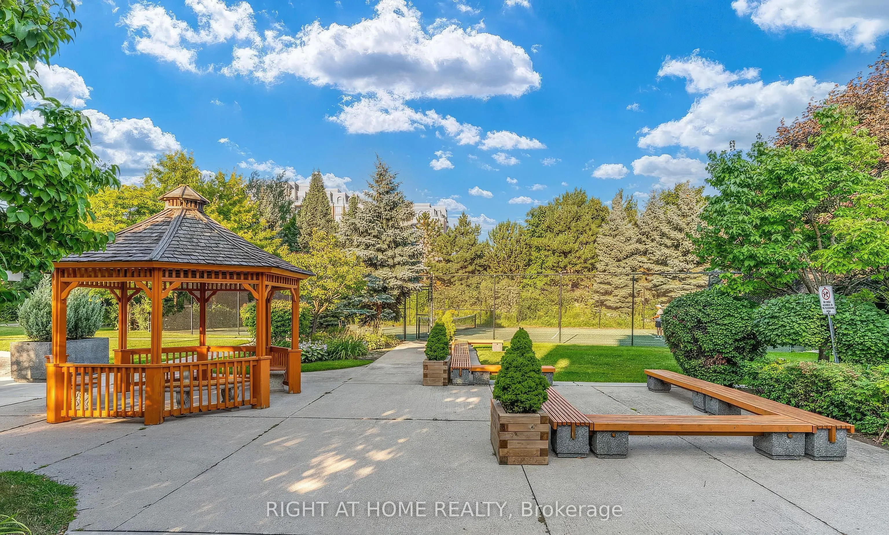 19 Northern Heights Drive, #404