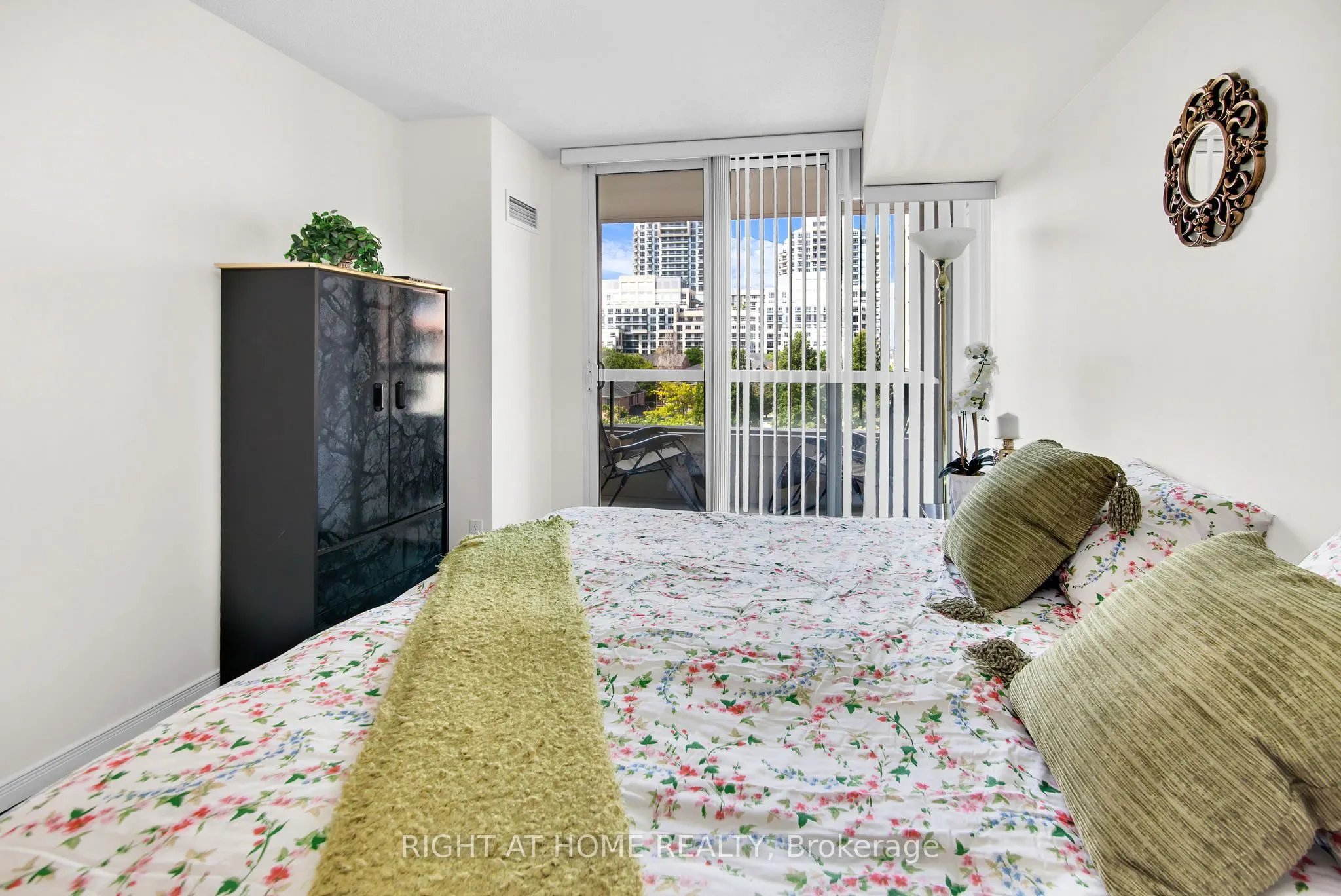19 Northern Heights Drive, #404