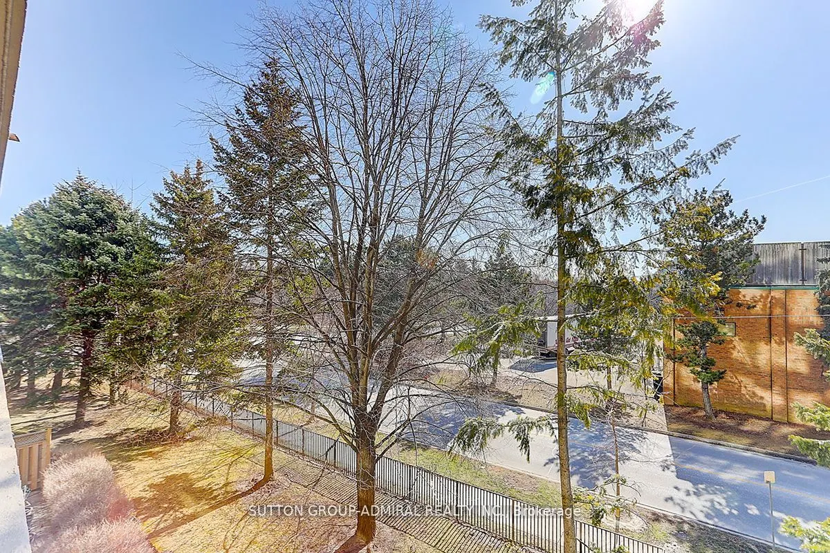 32 CLARISSA Drive, #PH27