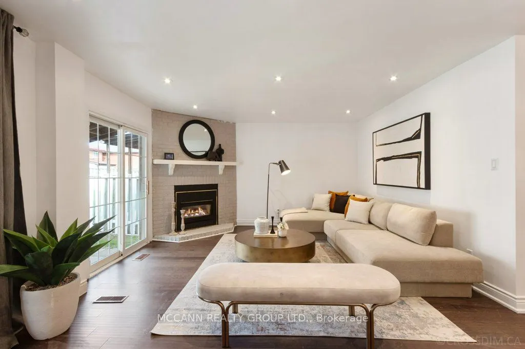 81 Stirling Crescent