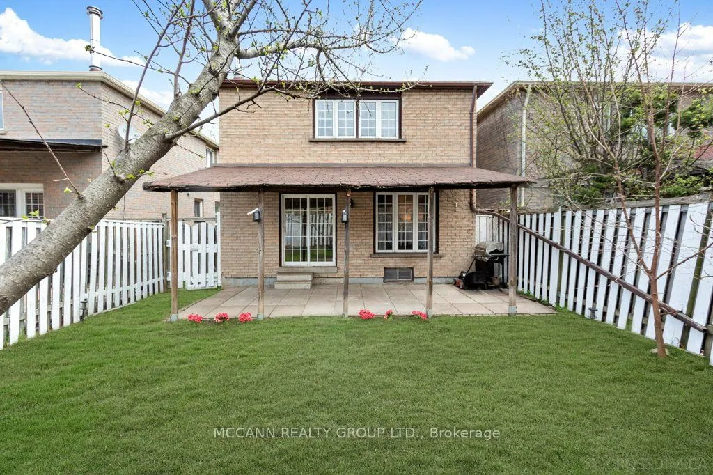 81 Stirling Crescent