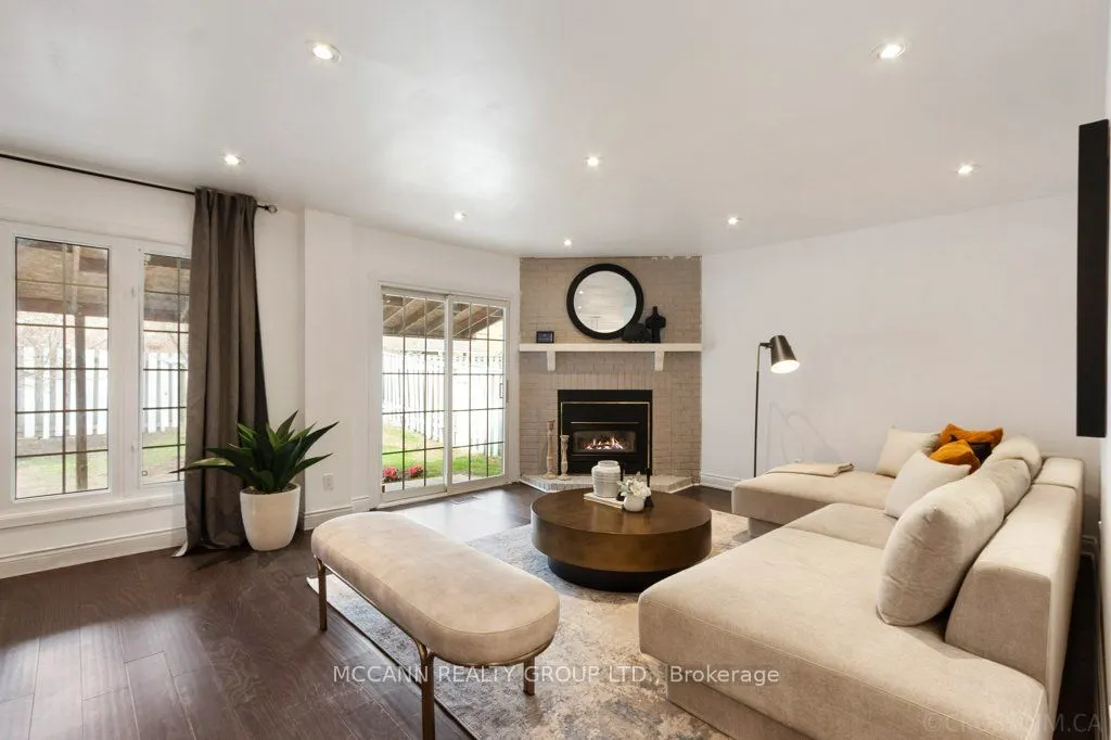 81 Stirling Crescent
