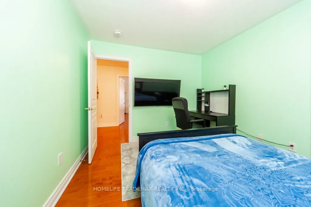 83 Ampezzo Avenue E