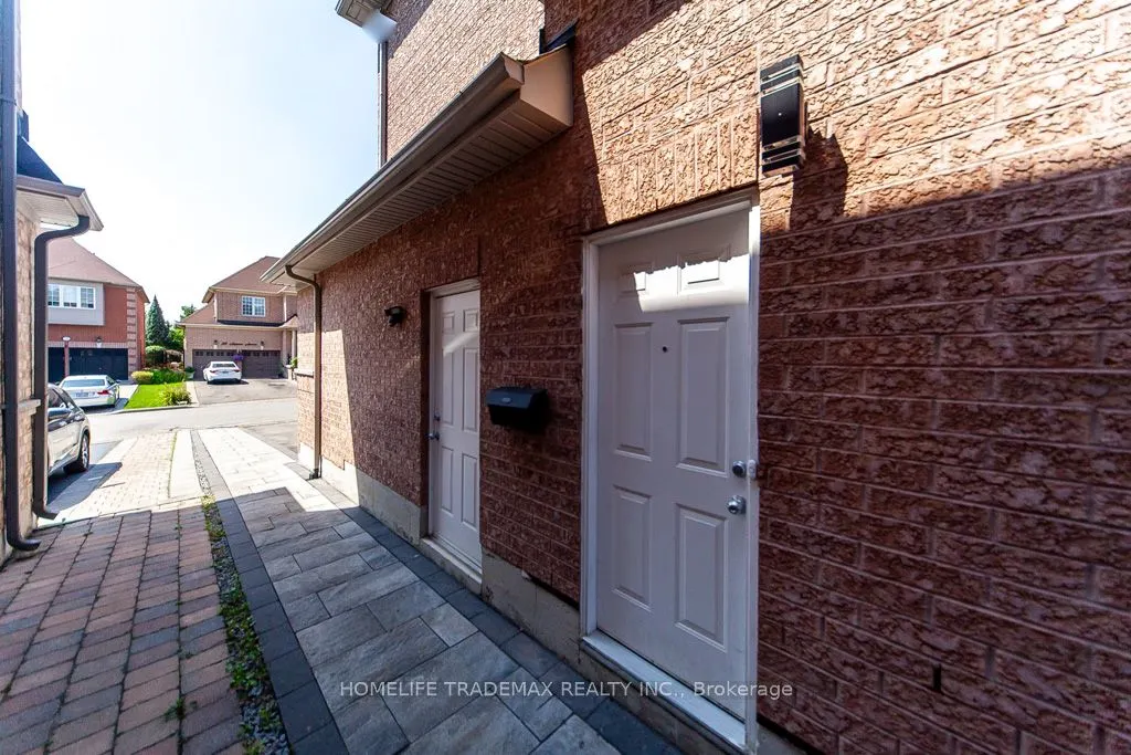 83 Ampezzo Avenue E