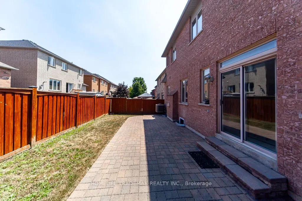 83 Ampezzo Avenue E