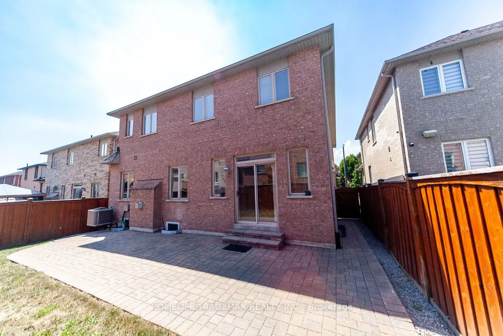 83 Ampezzo Avenue E