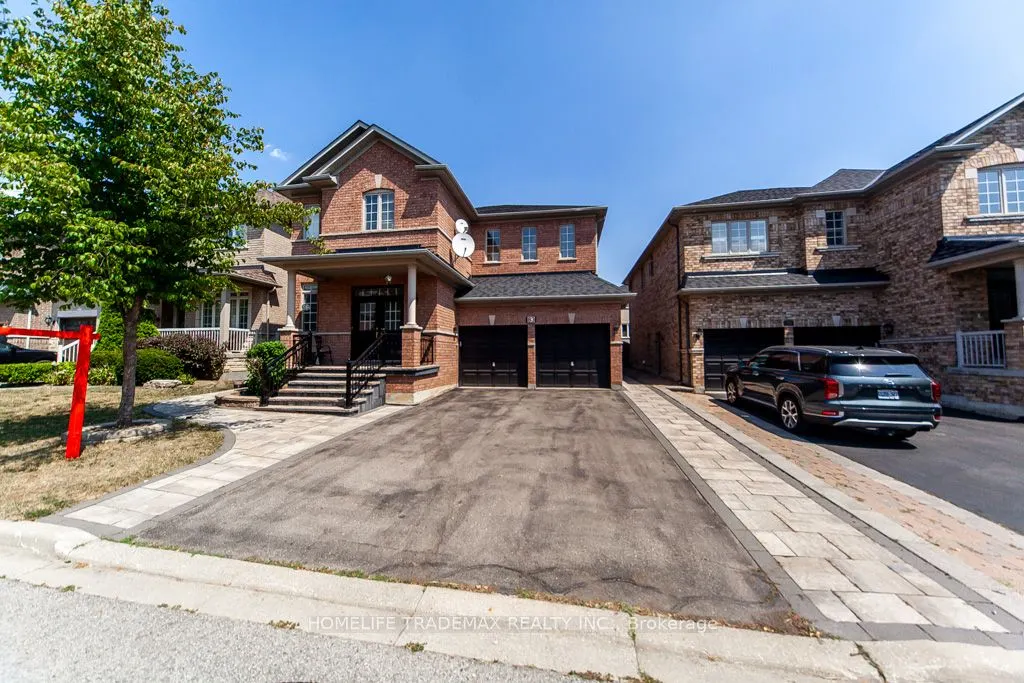 83 Ampezzo Avenue E