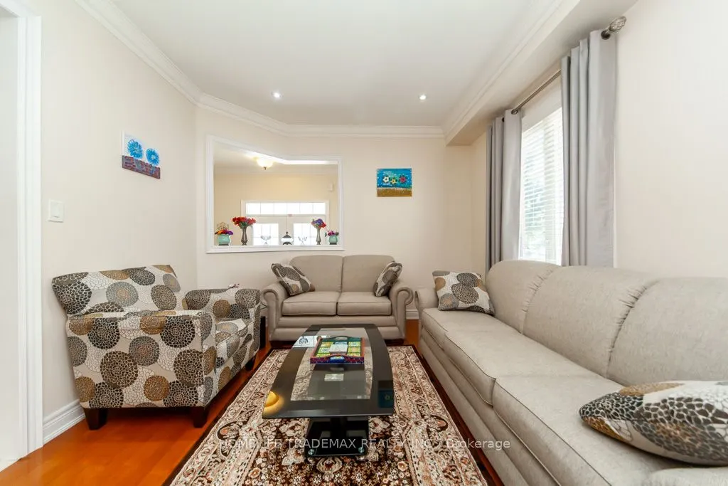 83 Ampezzo Avenue E