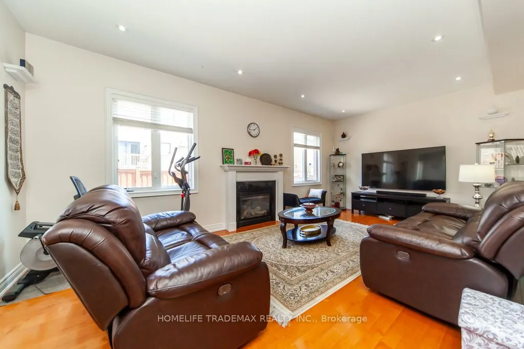 83 Ampezzo Avenue E