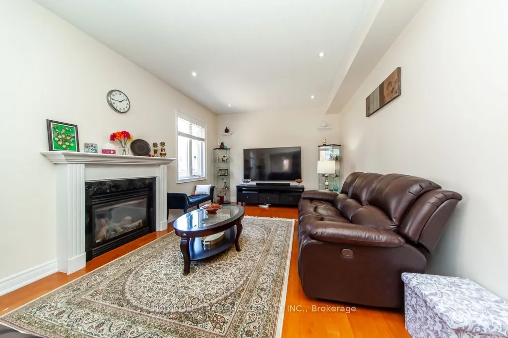 83 Ampezzo Avenue E