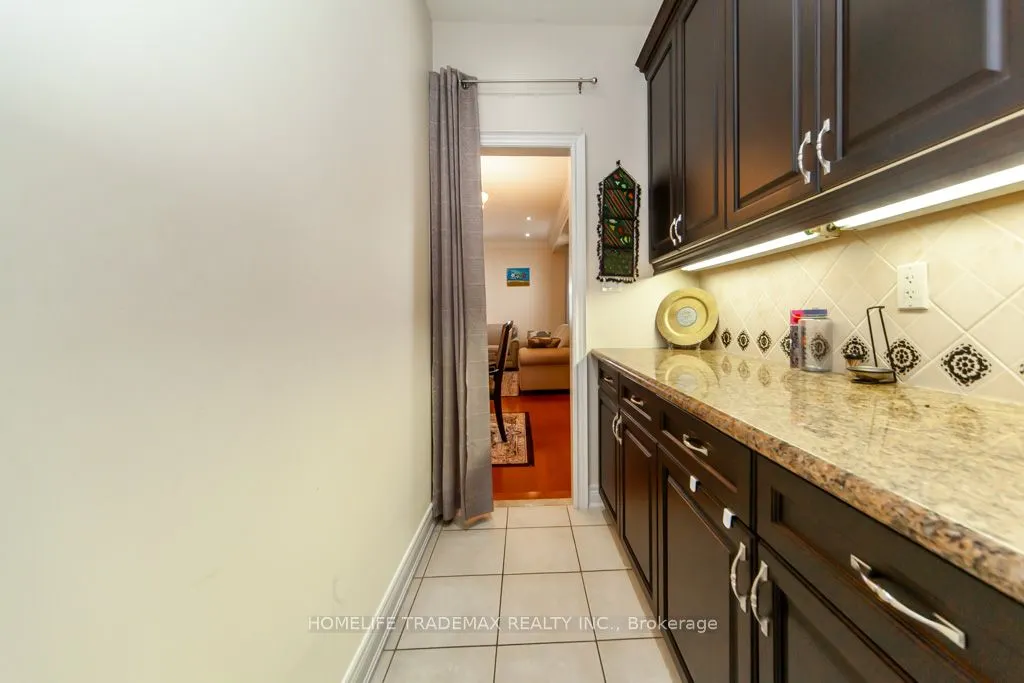 83 Ampezzo Avenue E
