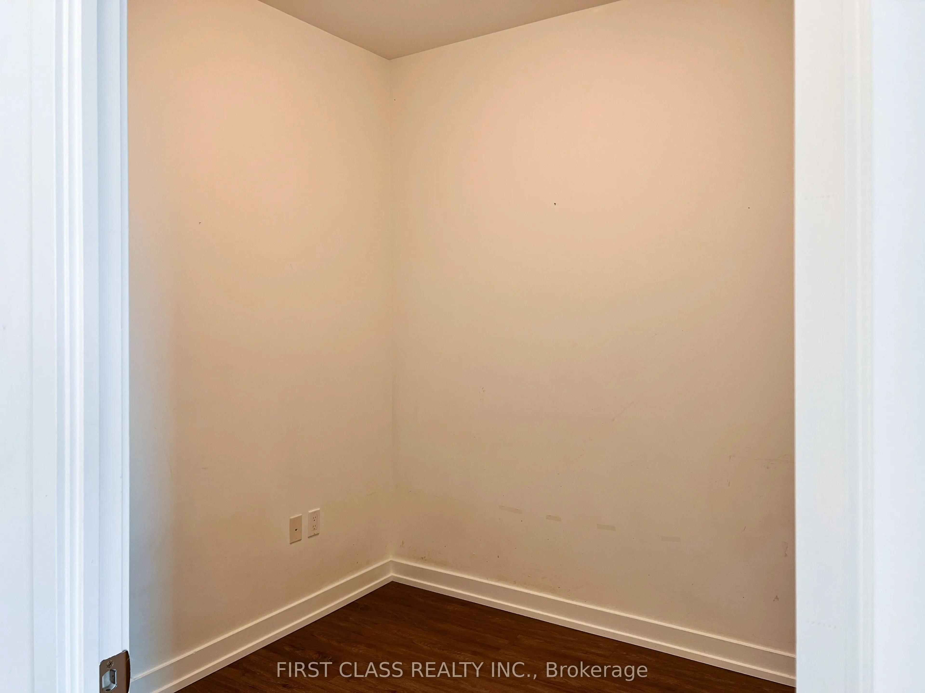 85 Oneida Crescent, #916
