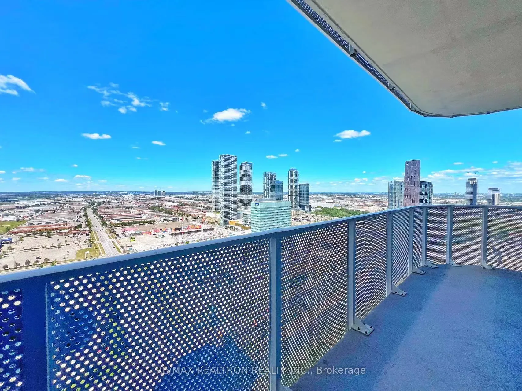 28 Interchange Way, #3305