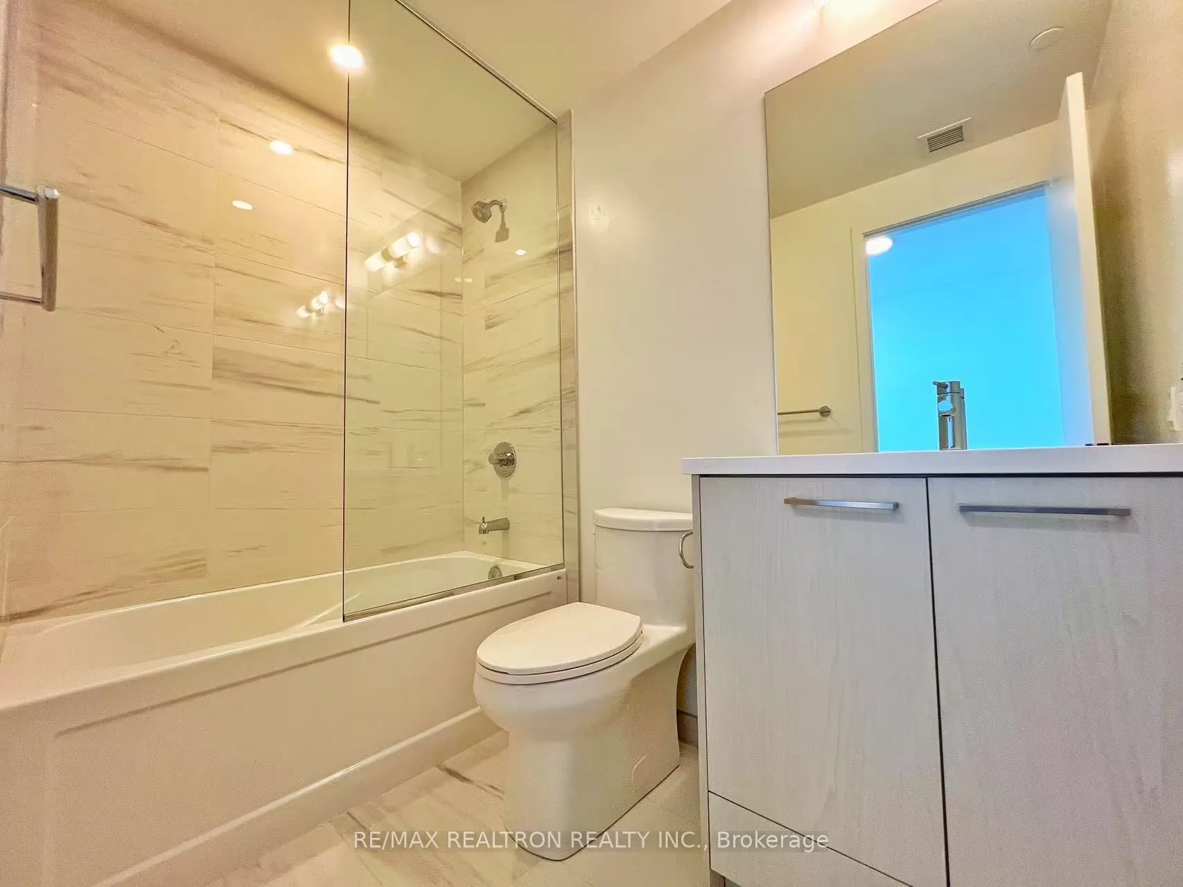 28 Interchange Way, #3305