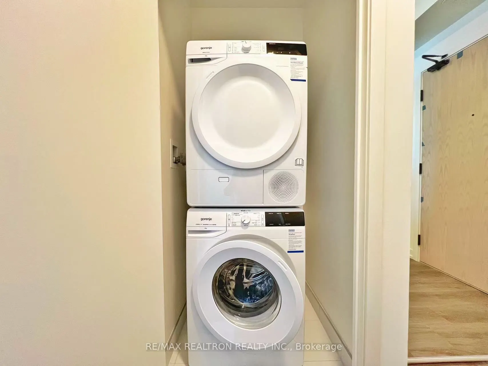 28 Interchange Way, #3305