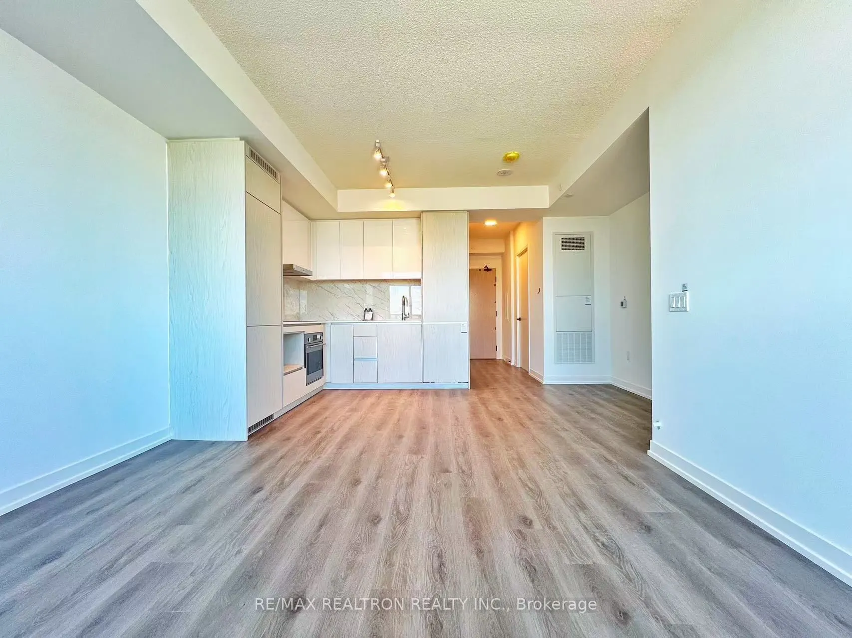 28 Interchange Way, #3305