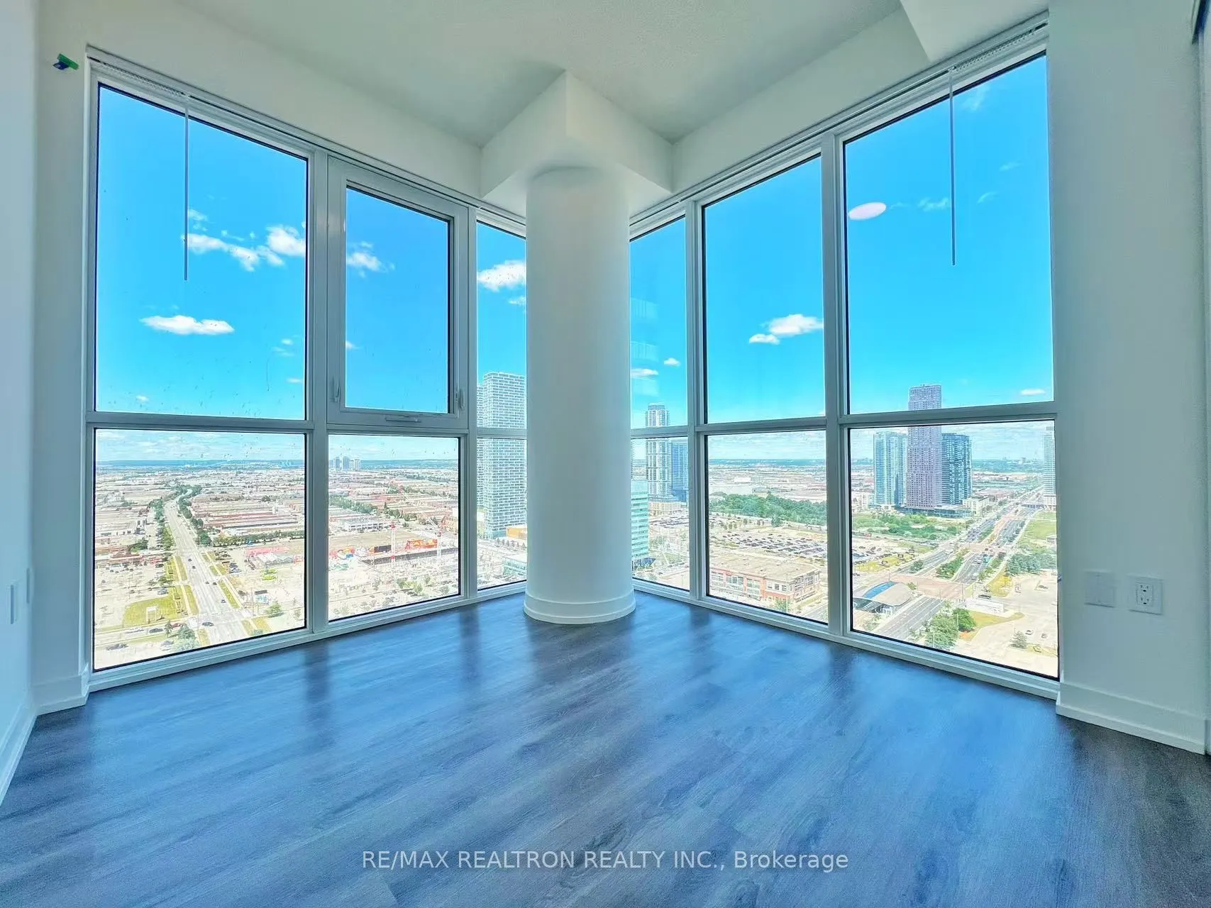 28 Interchange Way, #3305