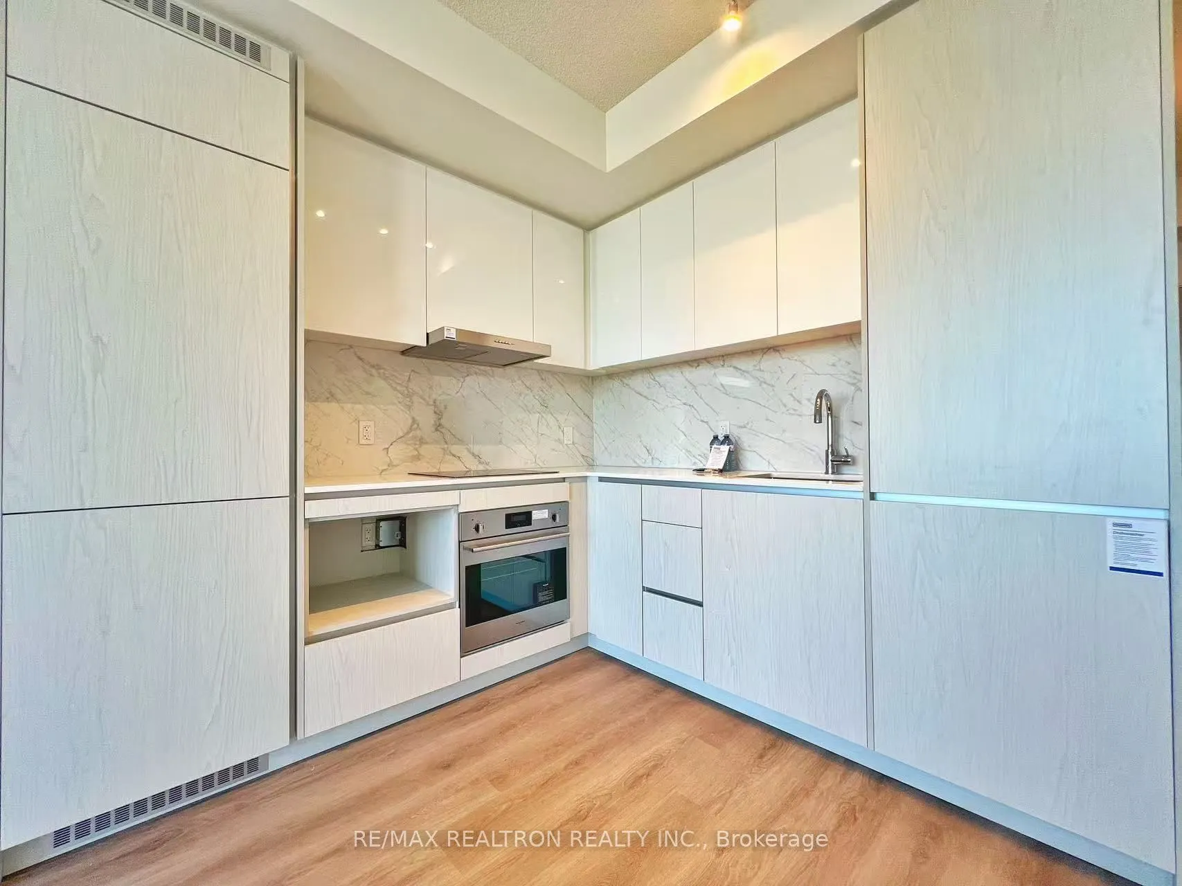 28 Interchange Way, #3305
