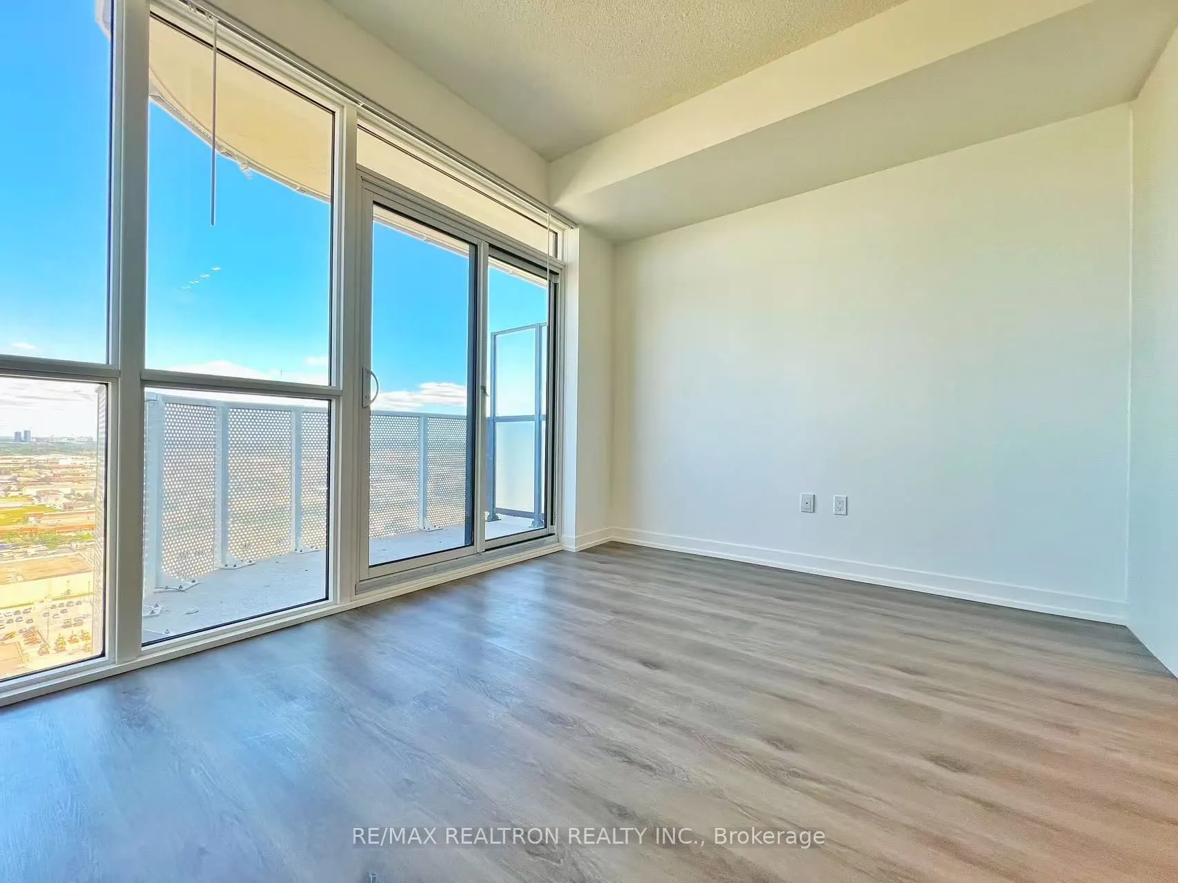 28 Interchange Way, #3305
