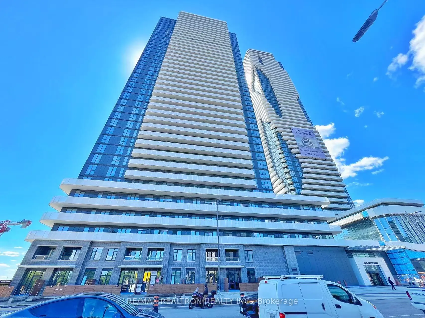 28 Interchange Way, #3305