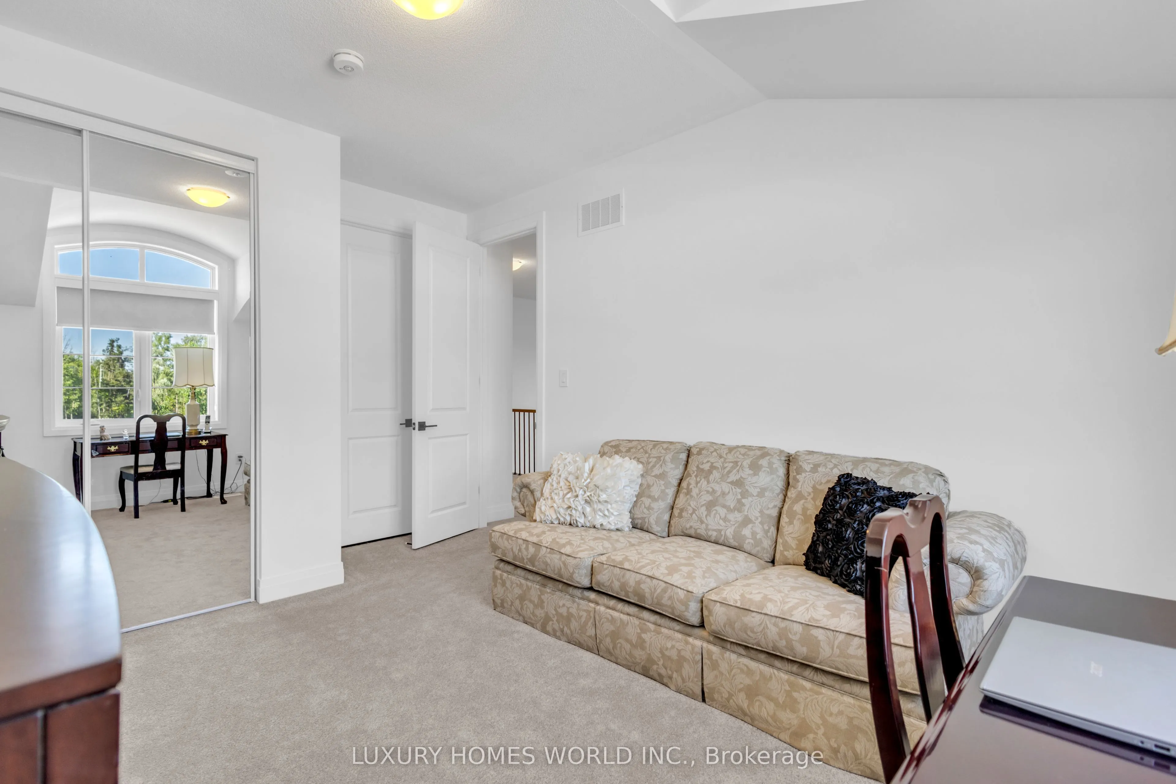 657 Lamb Street E