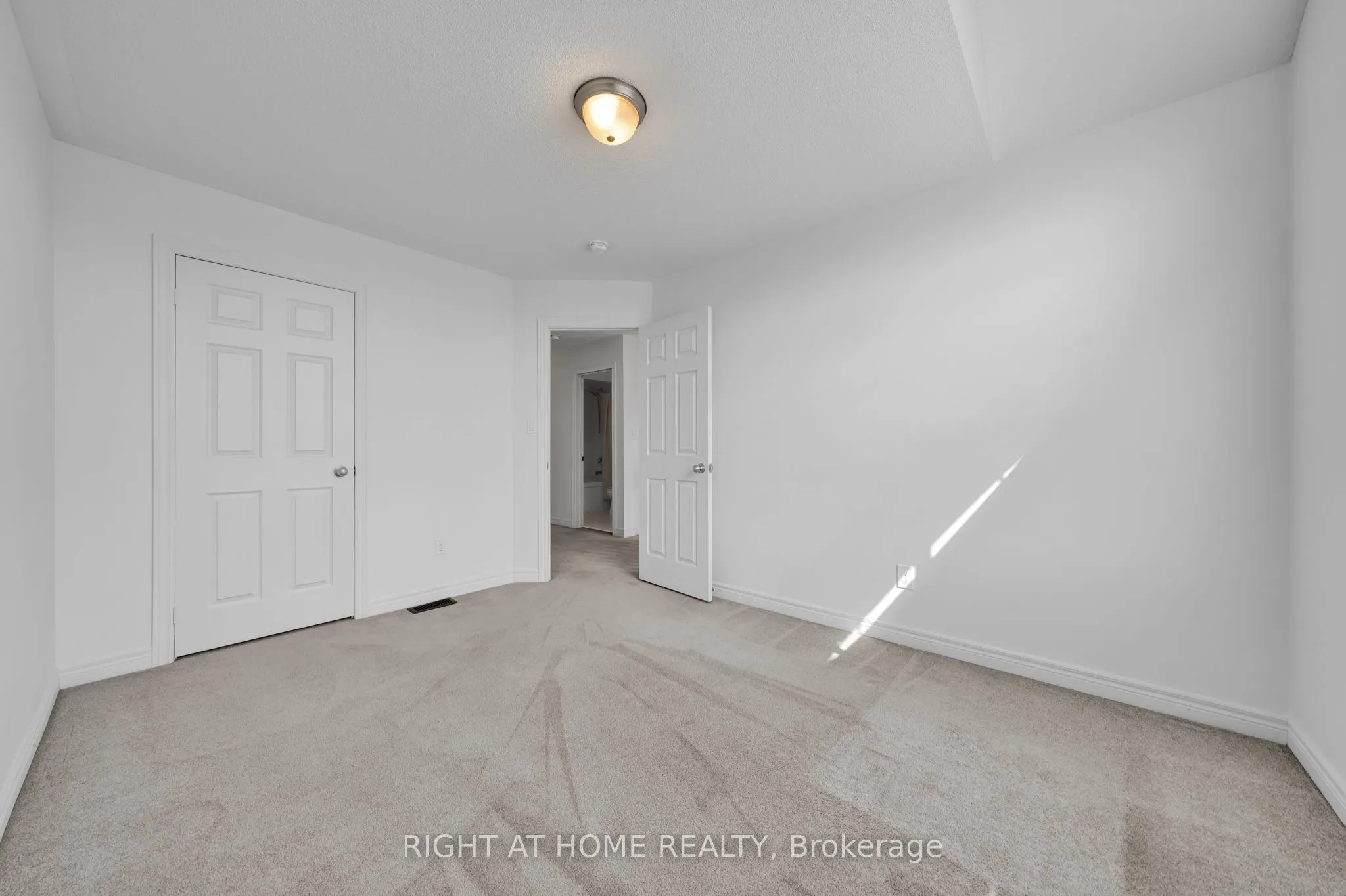 18 Romanelli Crescent