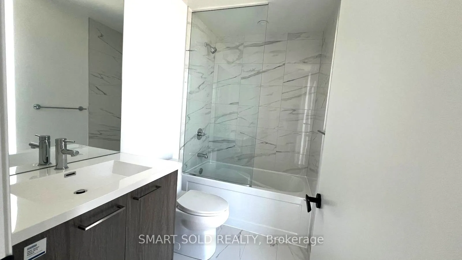 28 Interchange Way, #3210