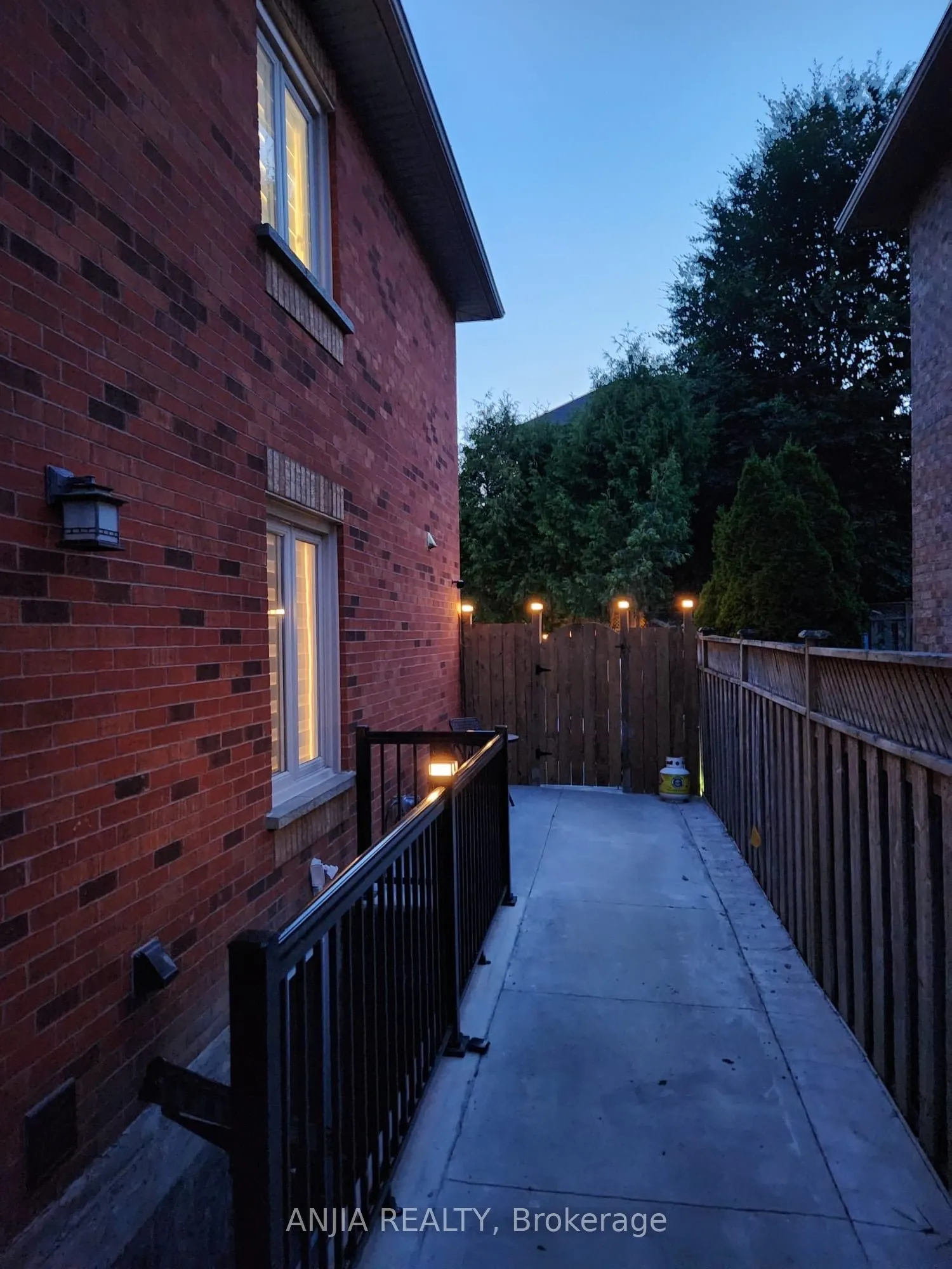 370 Chambers Crescent