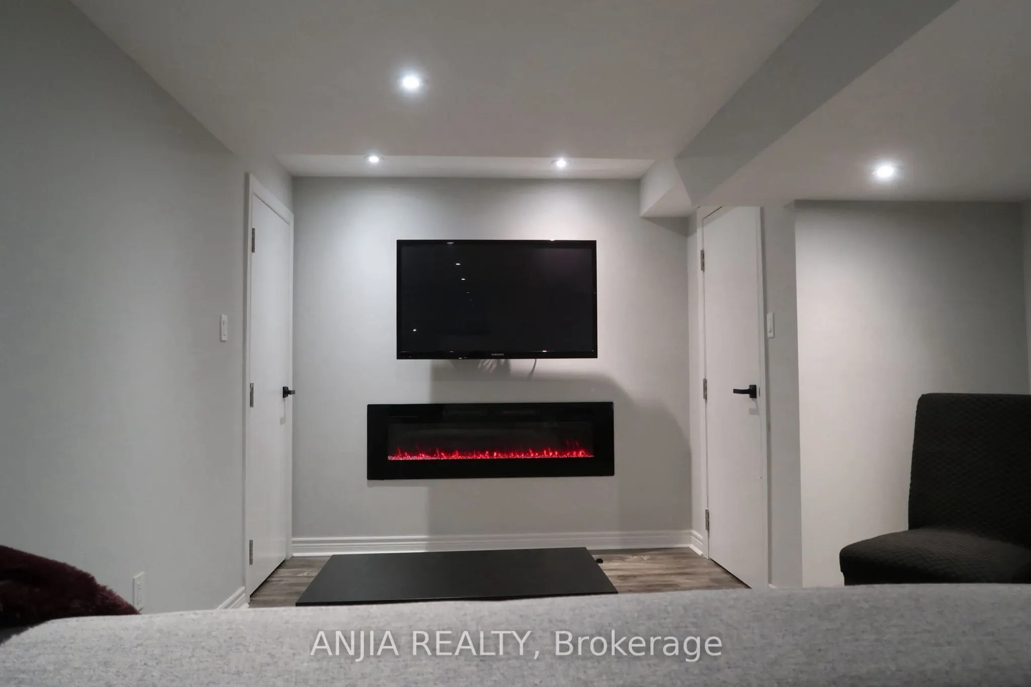 370 Chambers Crescent