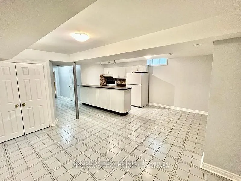 325 Salisbury Lane
