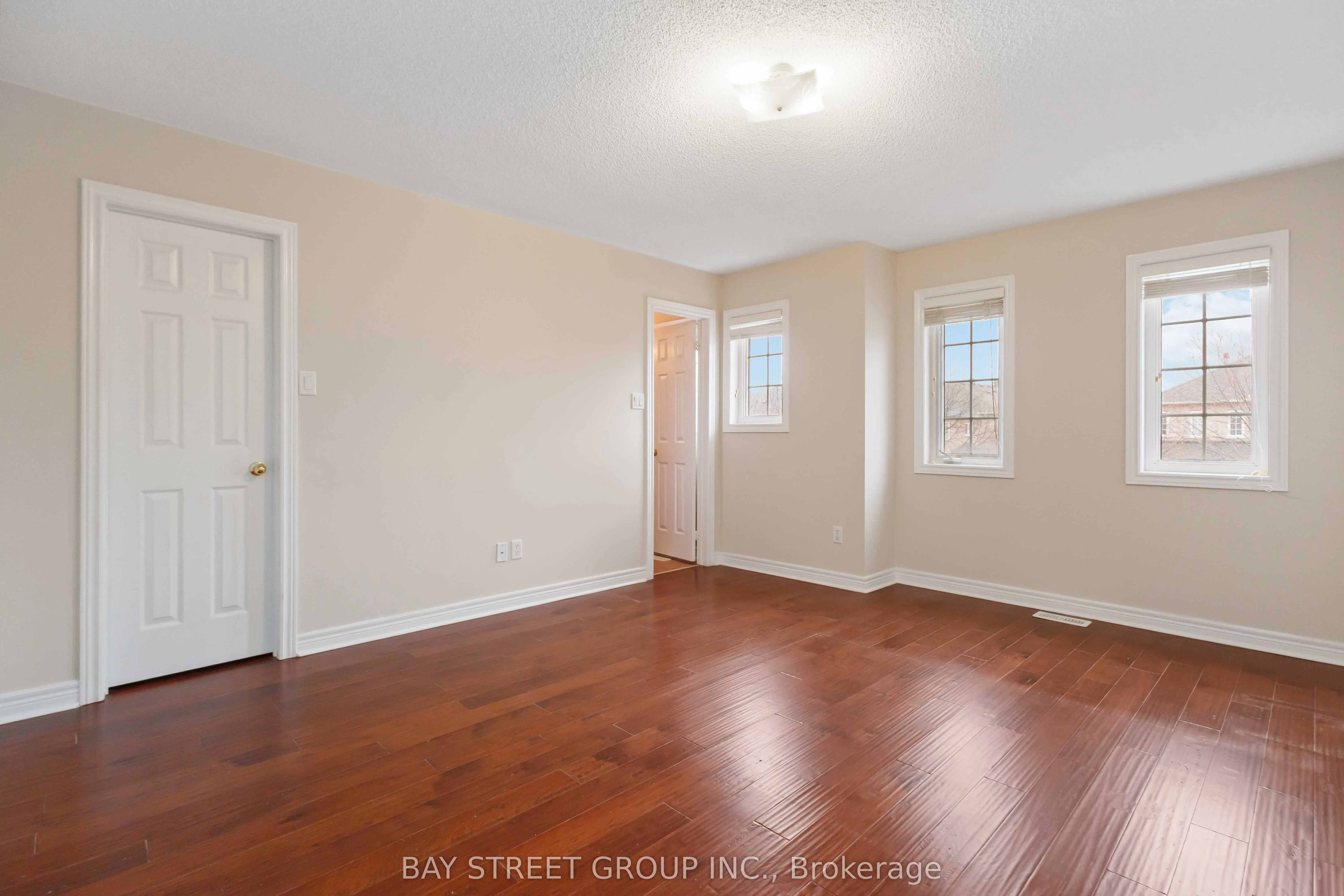 25 Maple Ridge Crescent