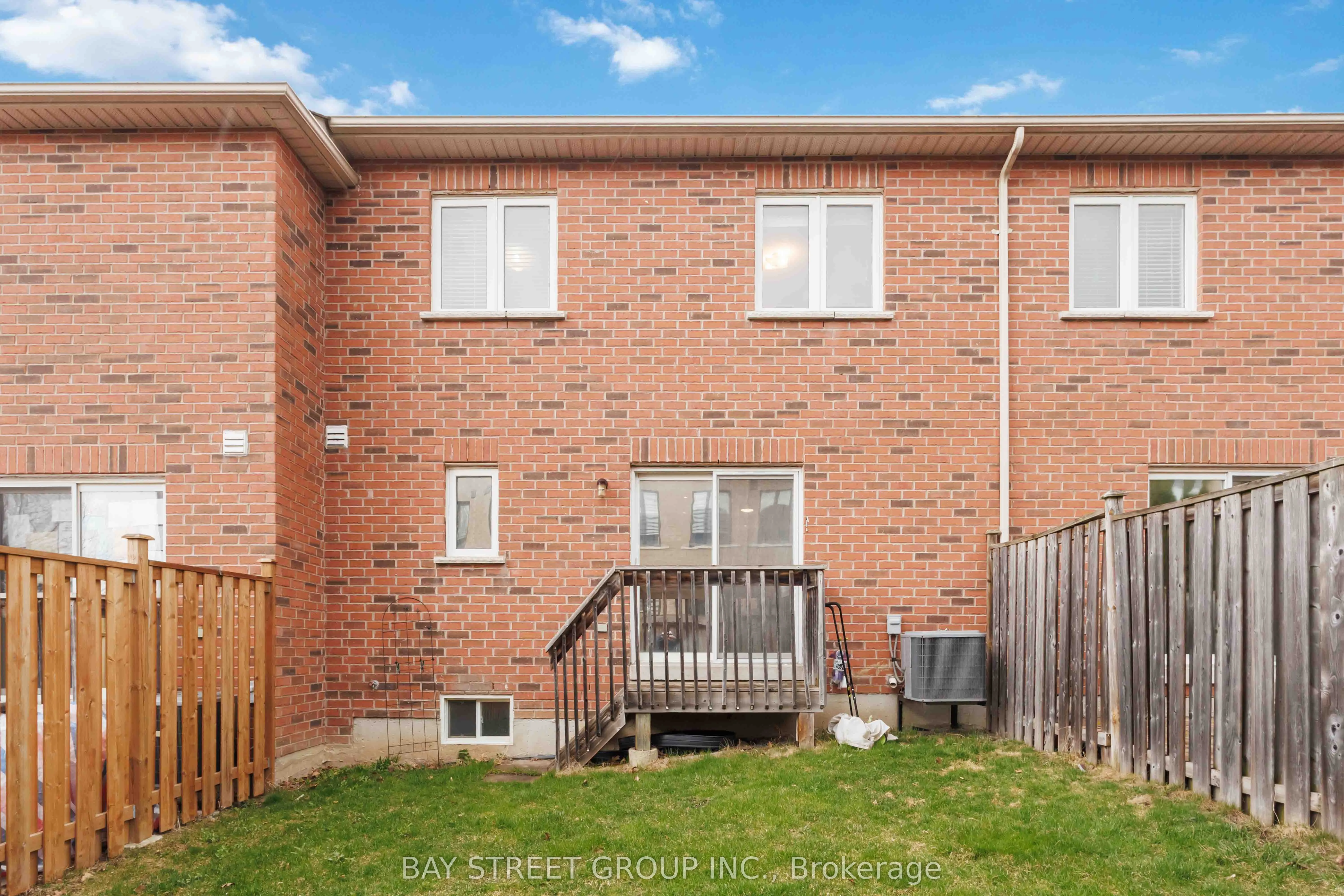 25 Maple Ridge Crescent