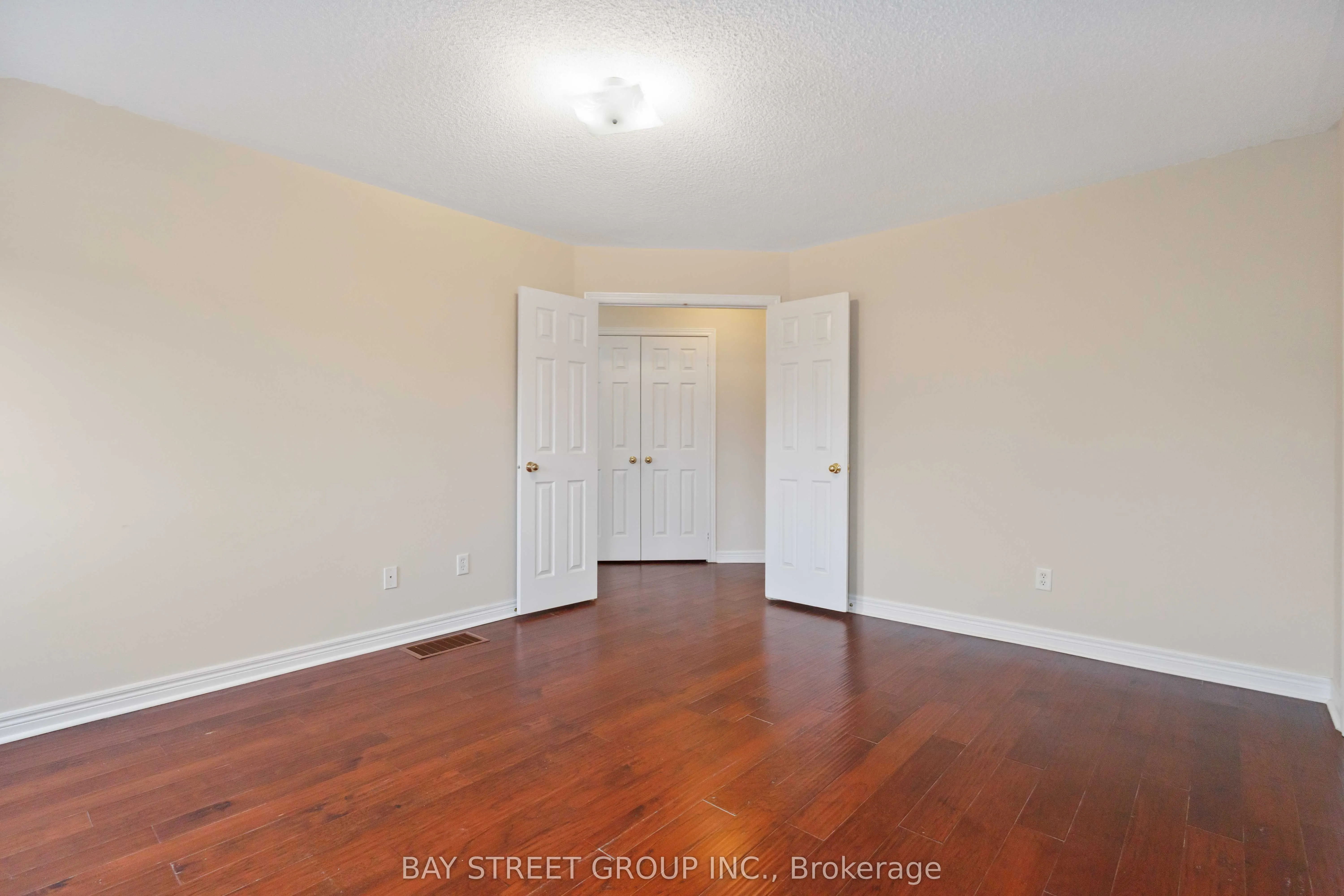 25 Maple Ridge Crescent