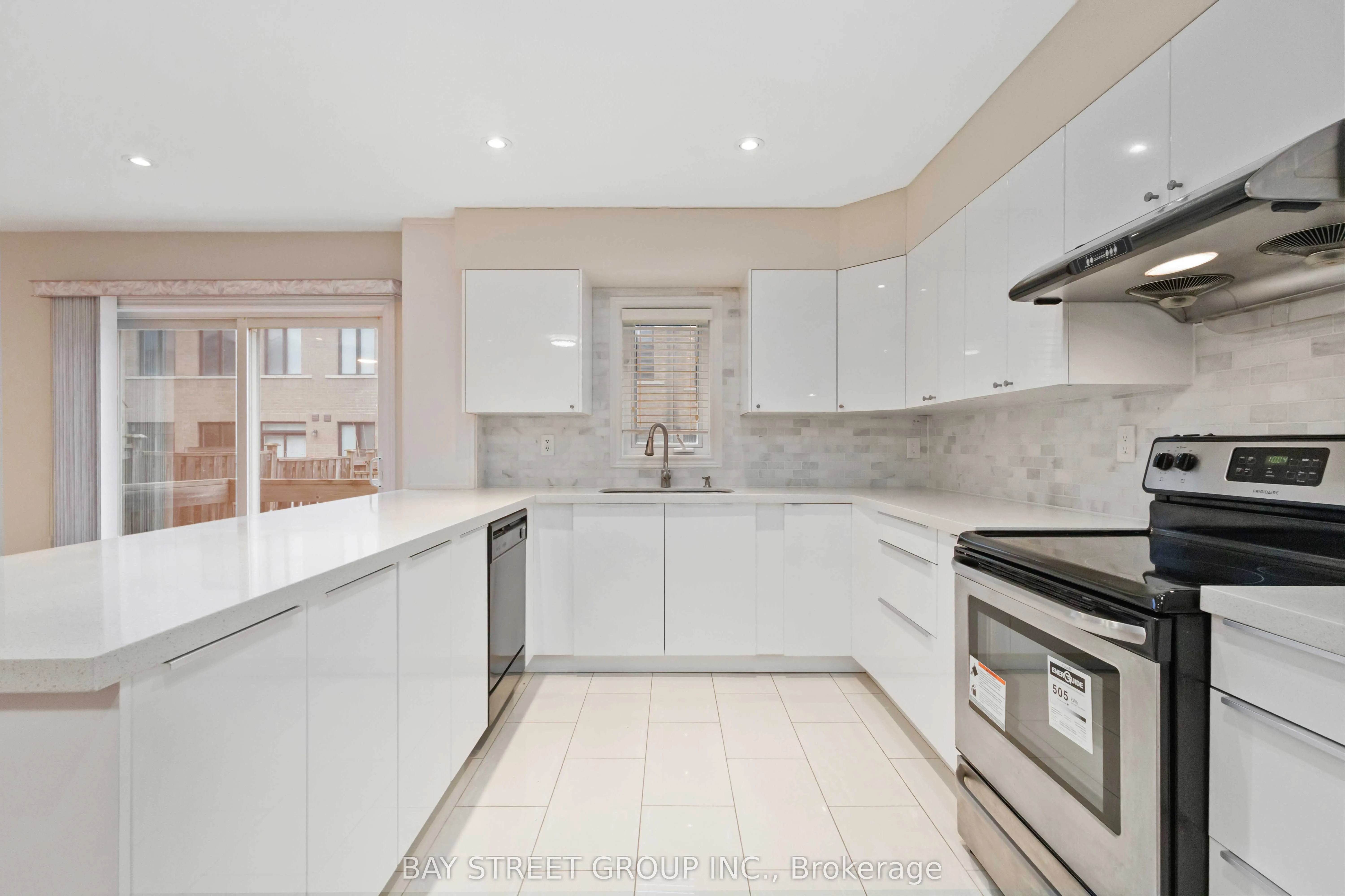 25 Maple Ridge Crescent