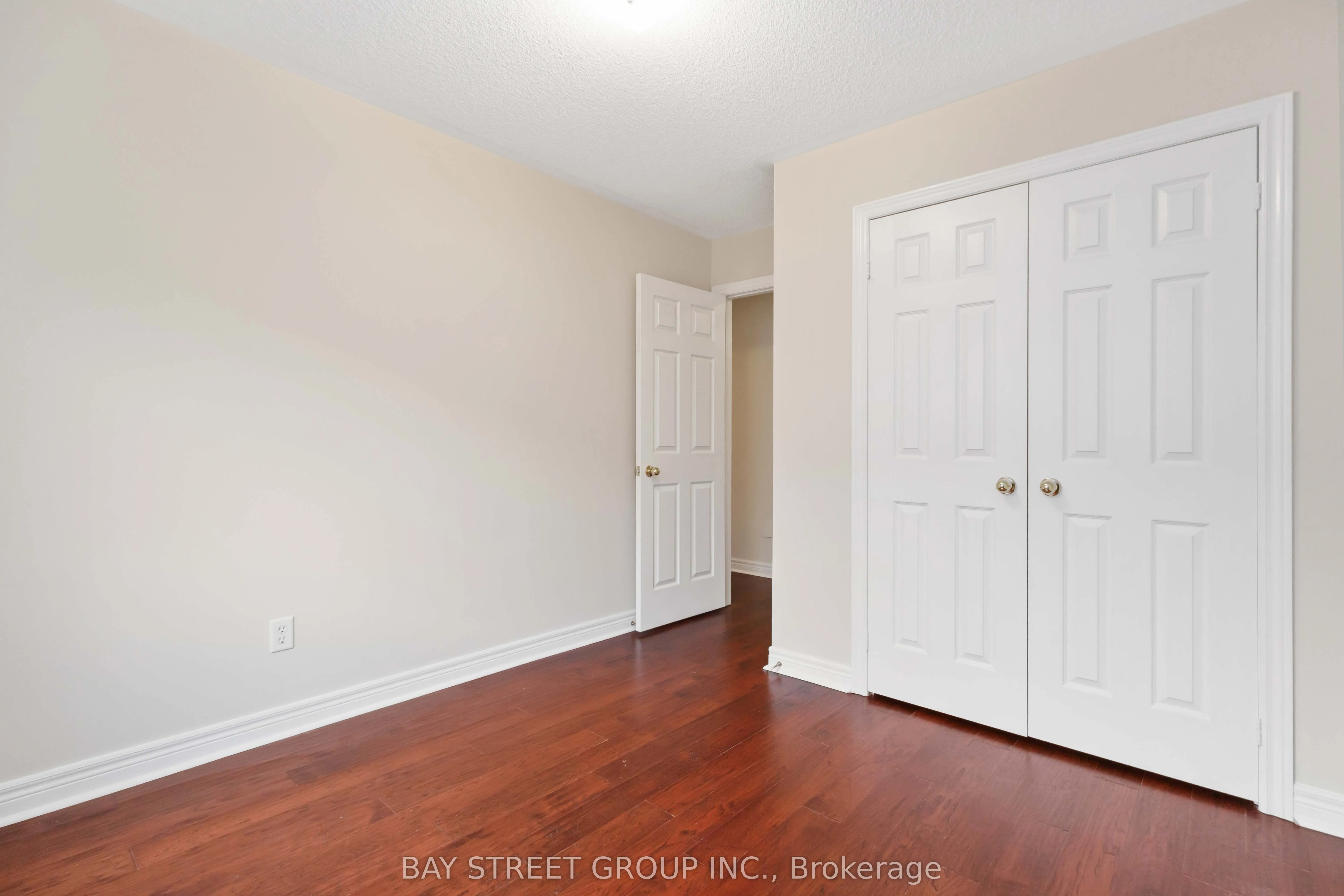 25 Maple Ridge Crescent