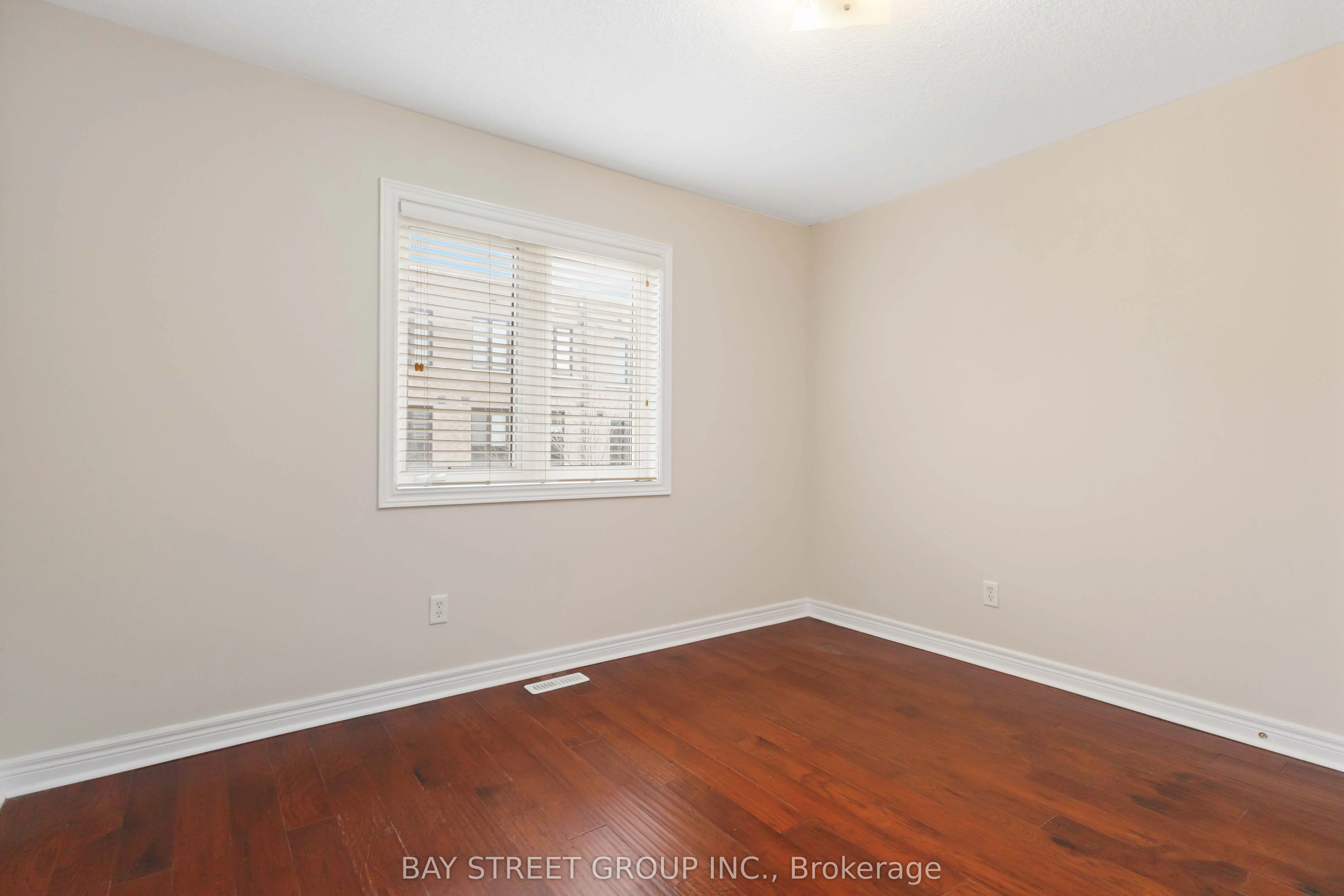 25 Maple Ridge Crescent