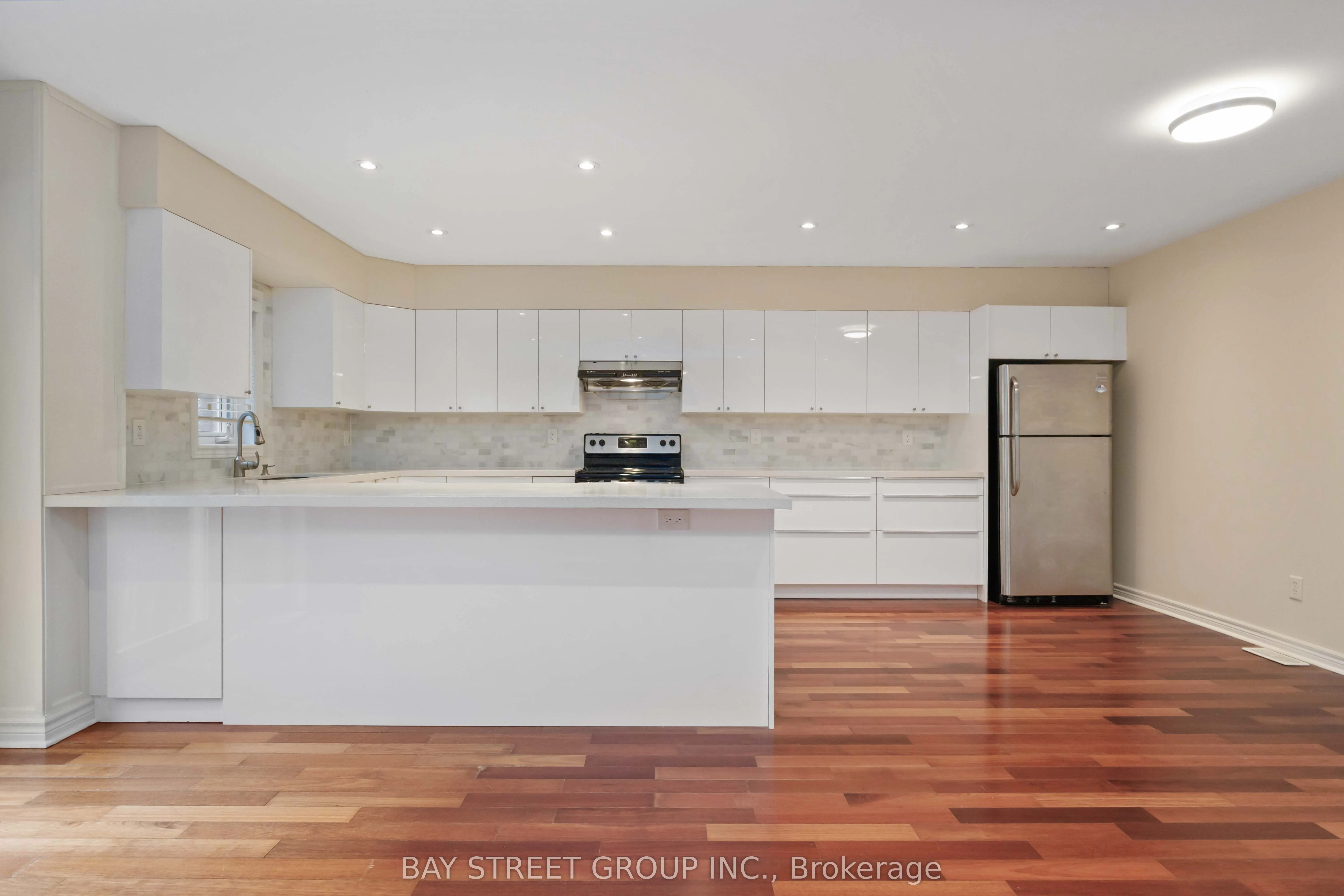 25 Maple Ridge Crescent