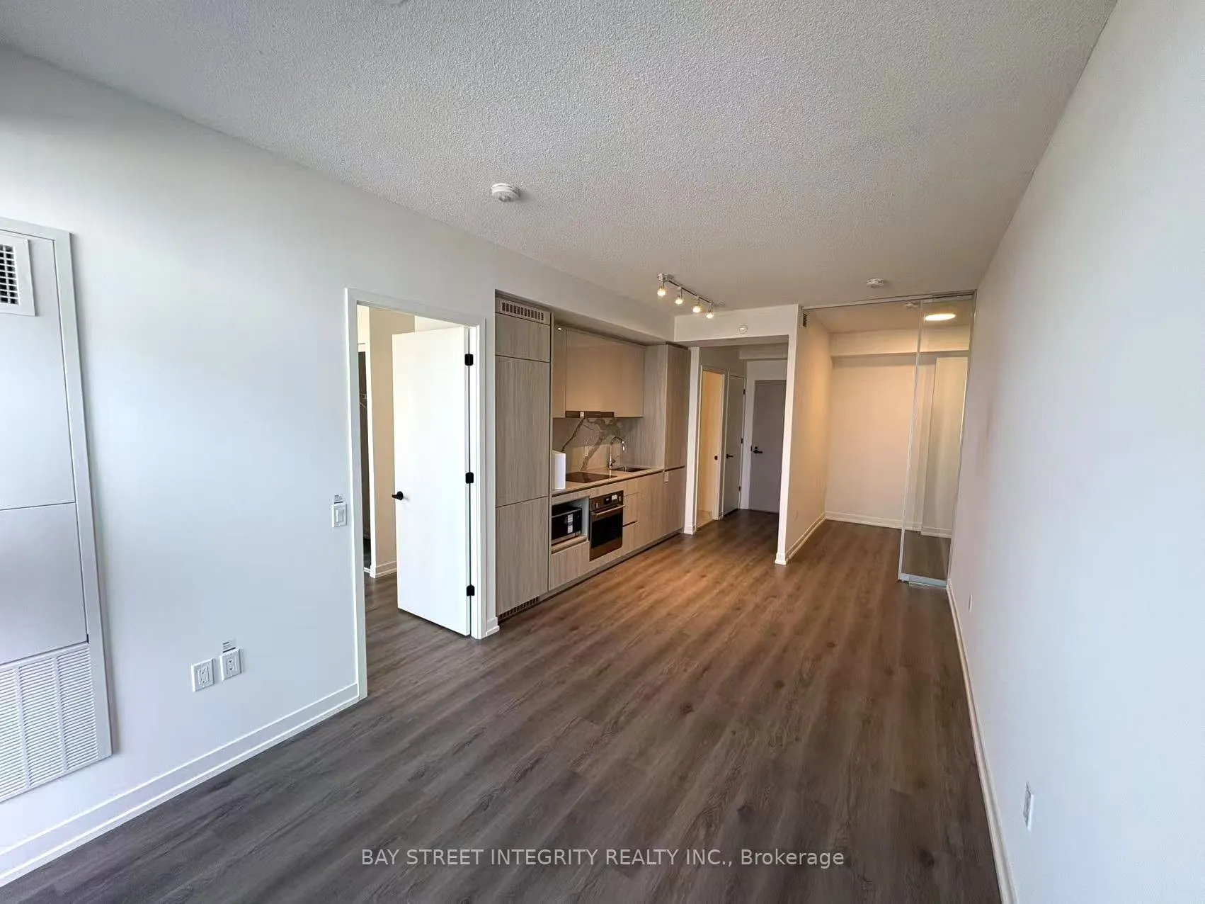 28 Interchange Way, #3206