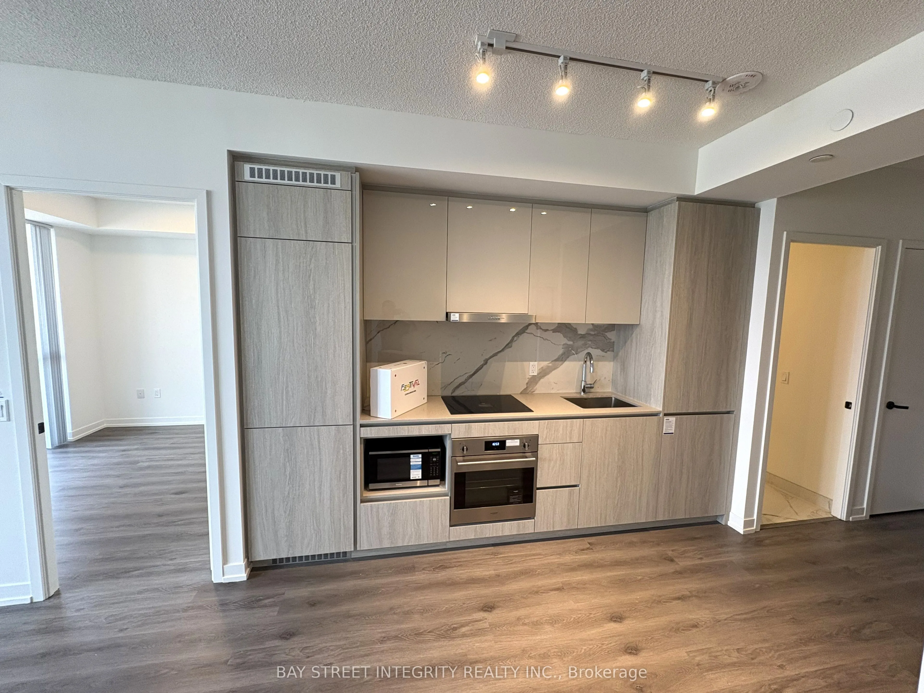 28 Interchange Way, #3206